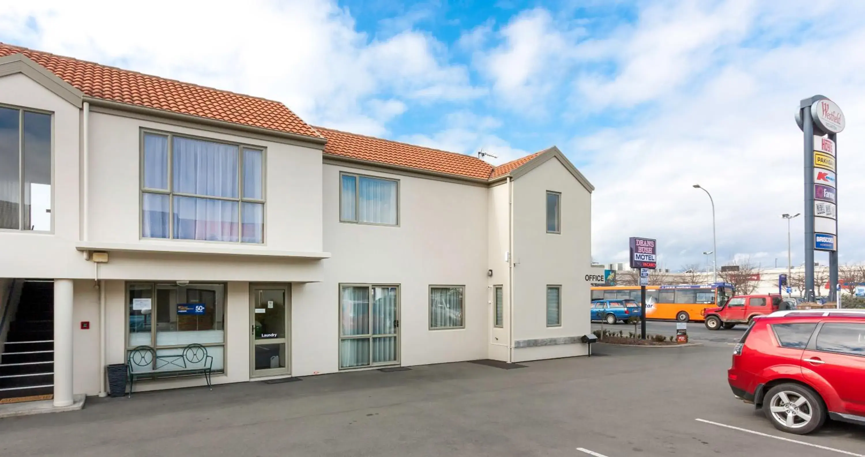 Property building in Deans Bush Motel Property building in Deans Bush Motel