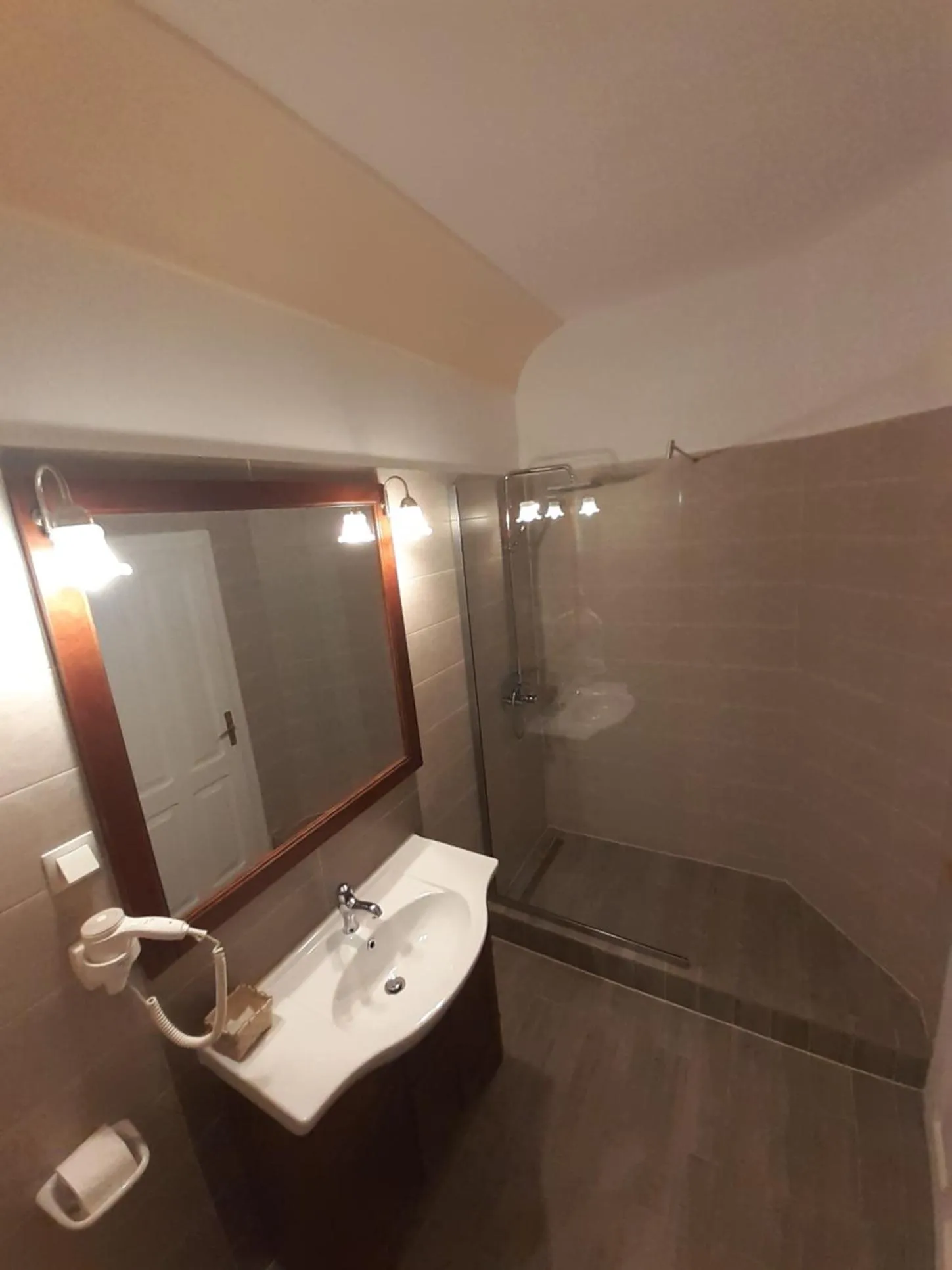 Shower in Hotel Casa Wagner