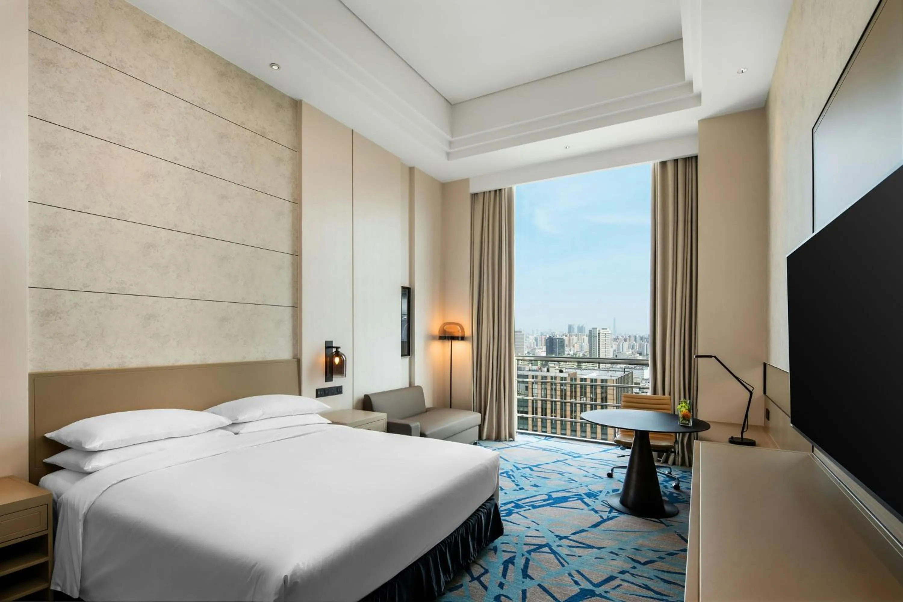 Photo of the whole room, Bed in Renaissance Shanghai Caohejing Hotel