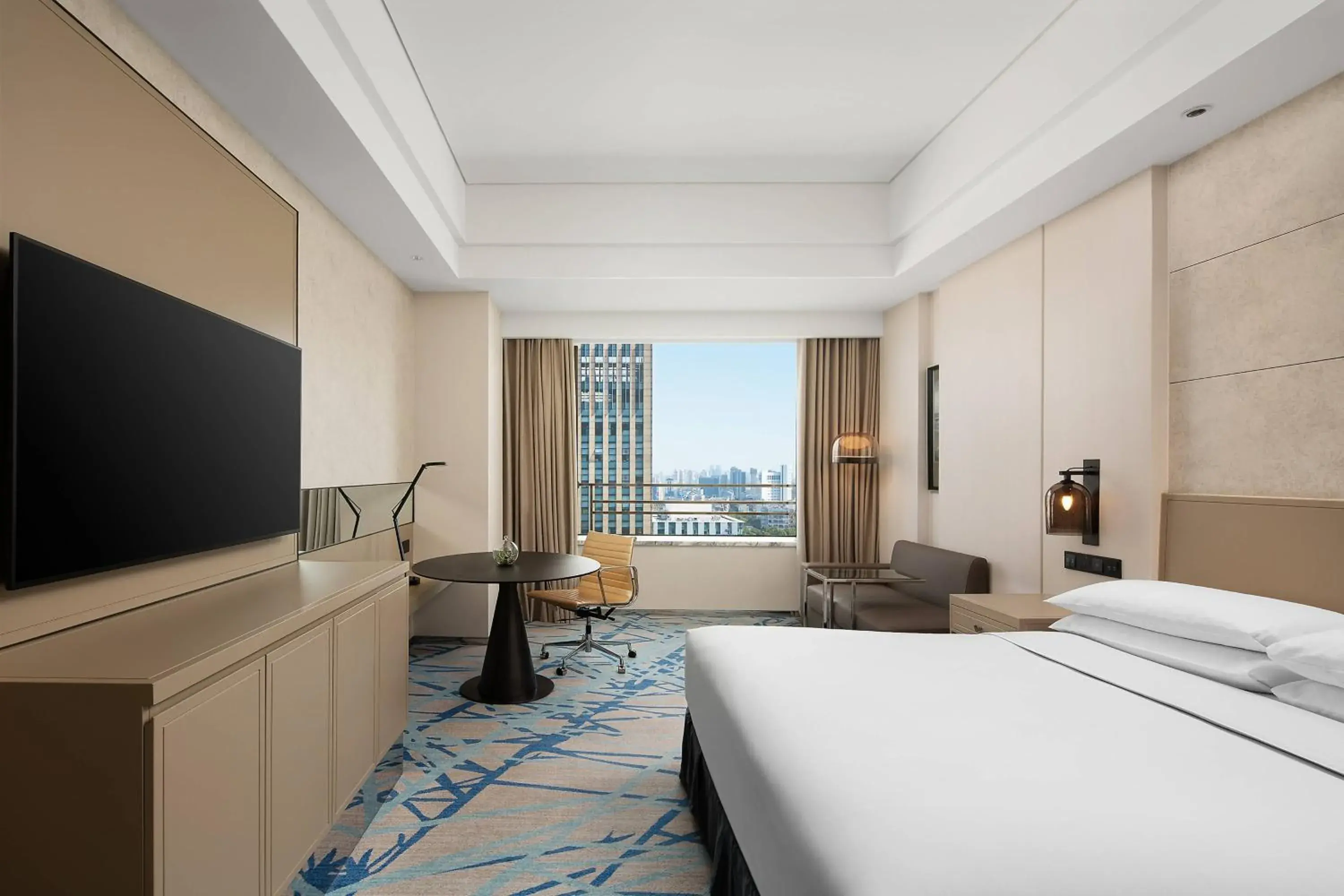 Deluxe King Room in Renaissance Shanghai Caohejing Hotel Deluxe King Room in Renaissance Shanghai Caohejing Hotel