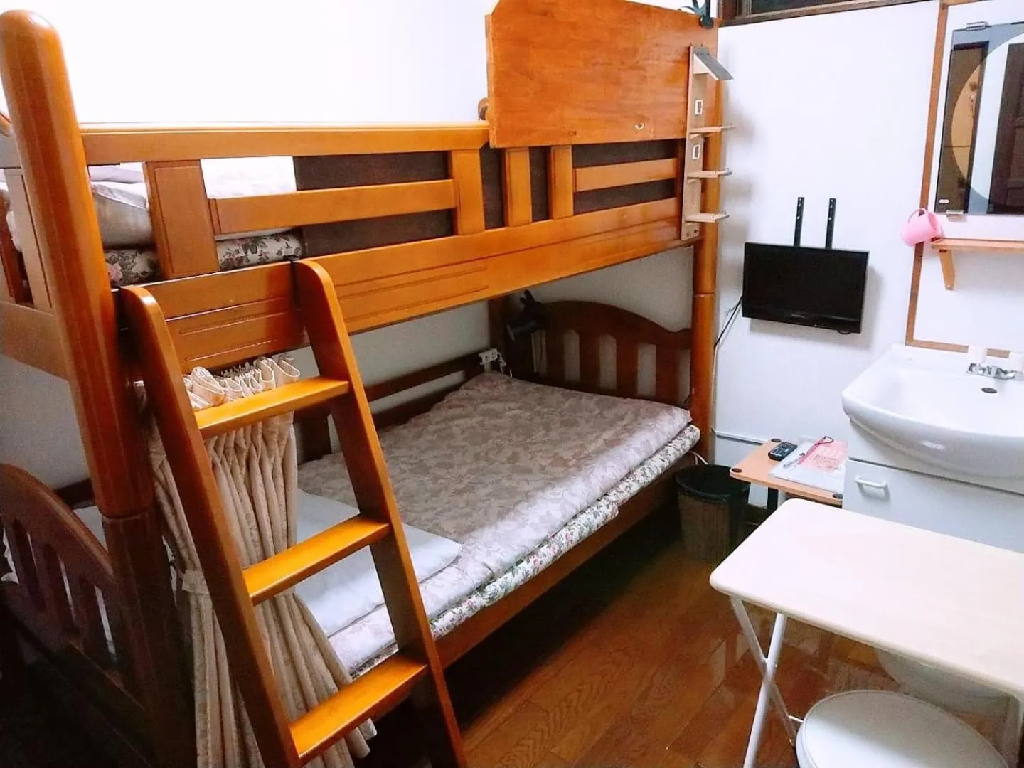 Photo of the whole room, Bed in Yufuin Country Road Youth Hostel