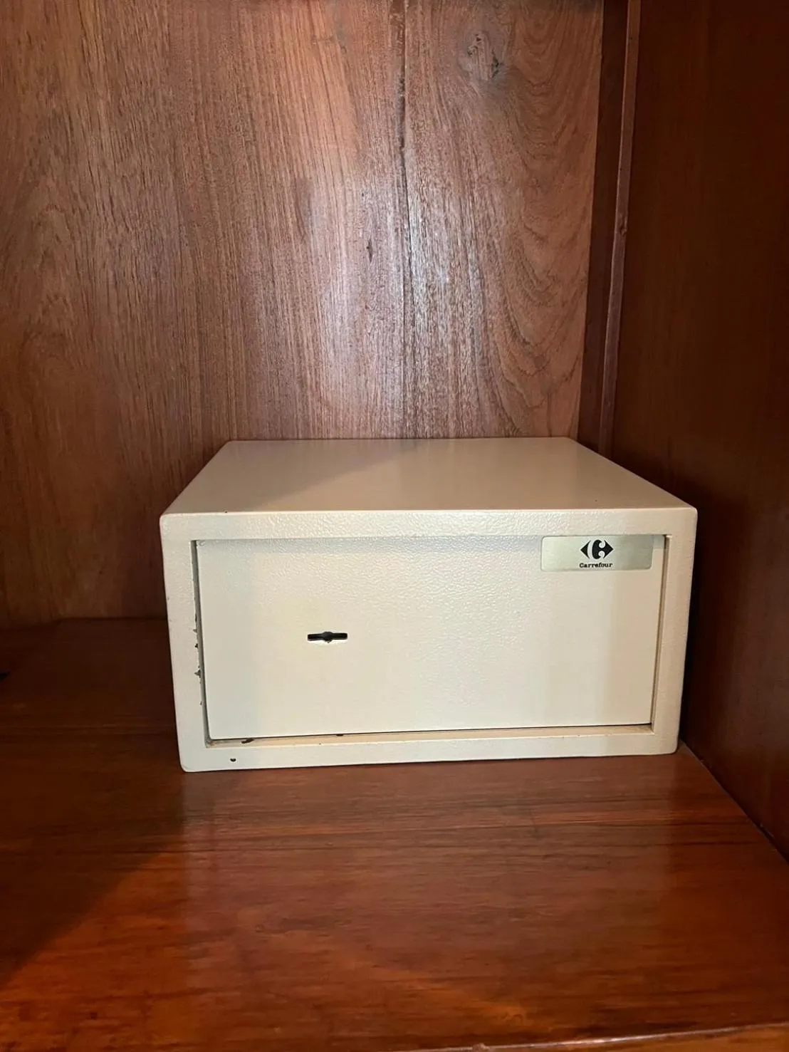 safe in Sripat Guesthouse SHA Extra Plus