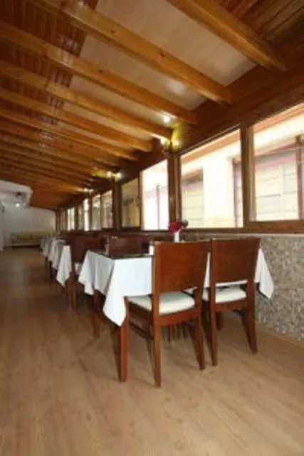 Restaurant/Places to Eat in Koz Eren Otel Çeşme