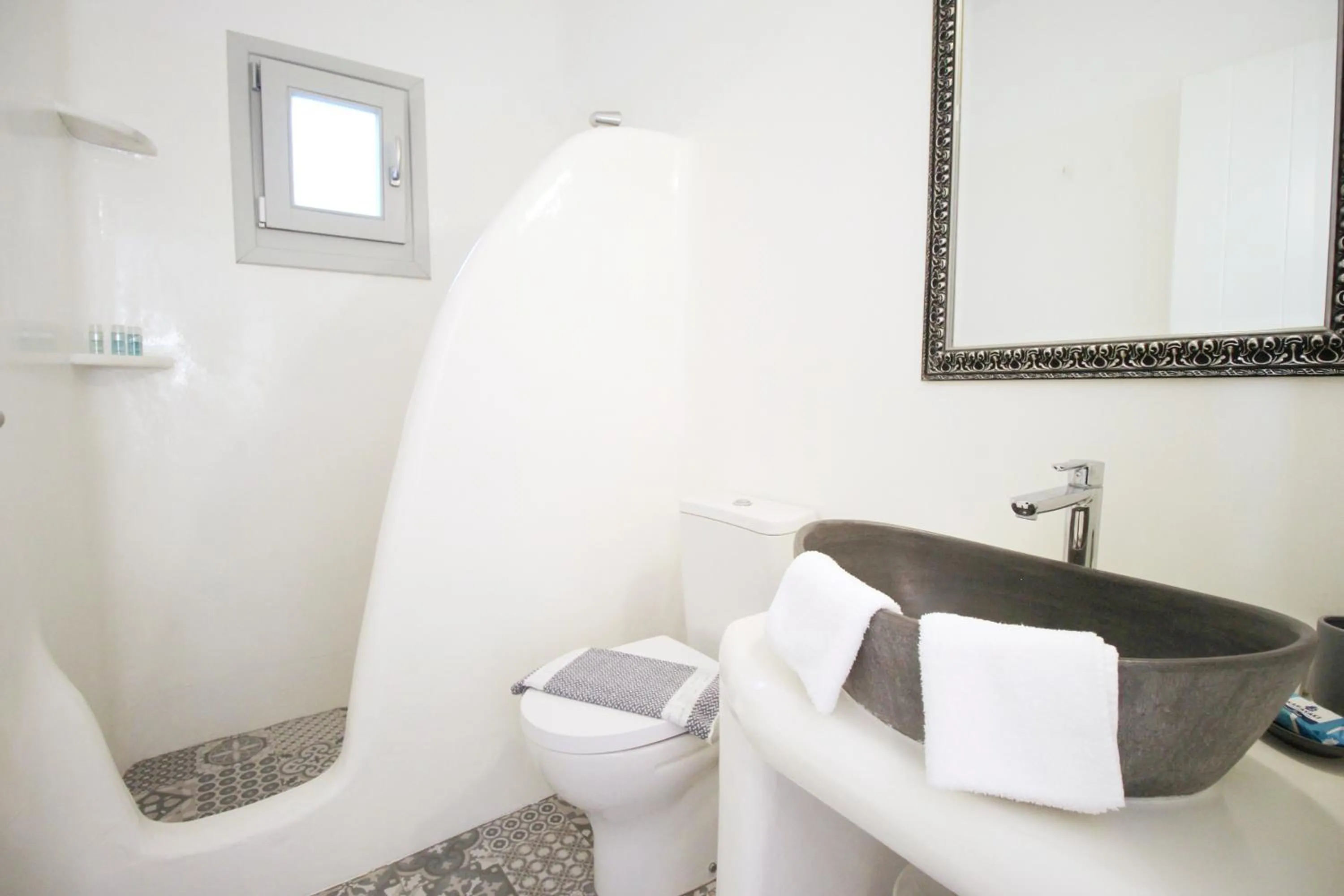 Bathroom in Crystal View Mykonos