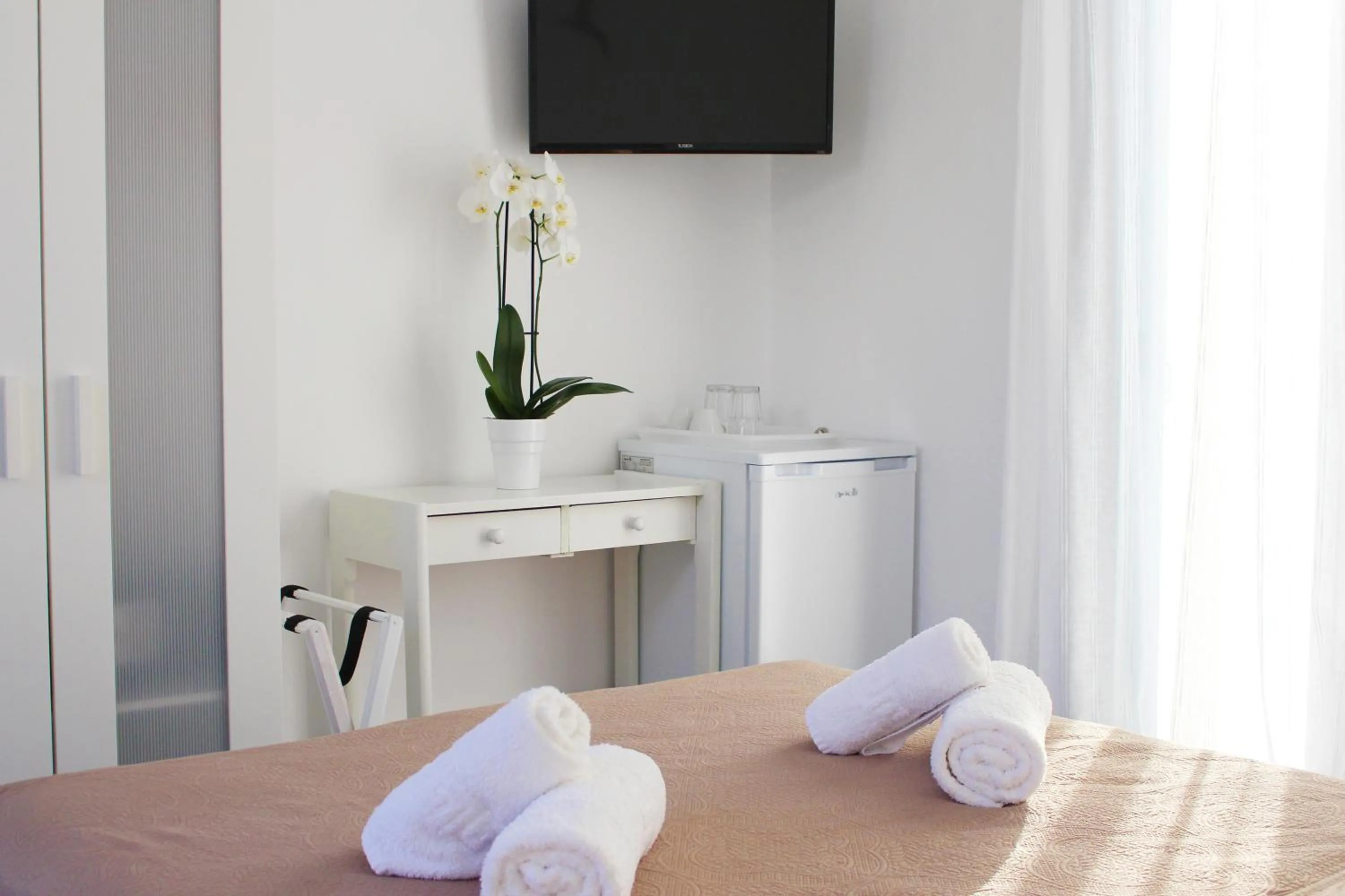 Bedroom, Bed in Crystal View Mykonos