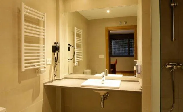 Bathroom in Aginaga Hotela