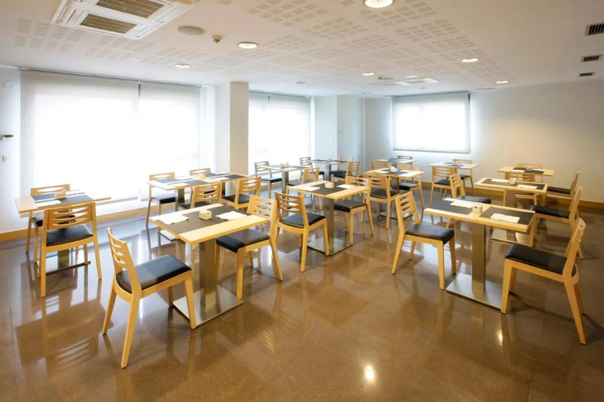 Restaurant/places to eat in Aginaga Hotela