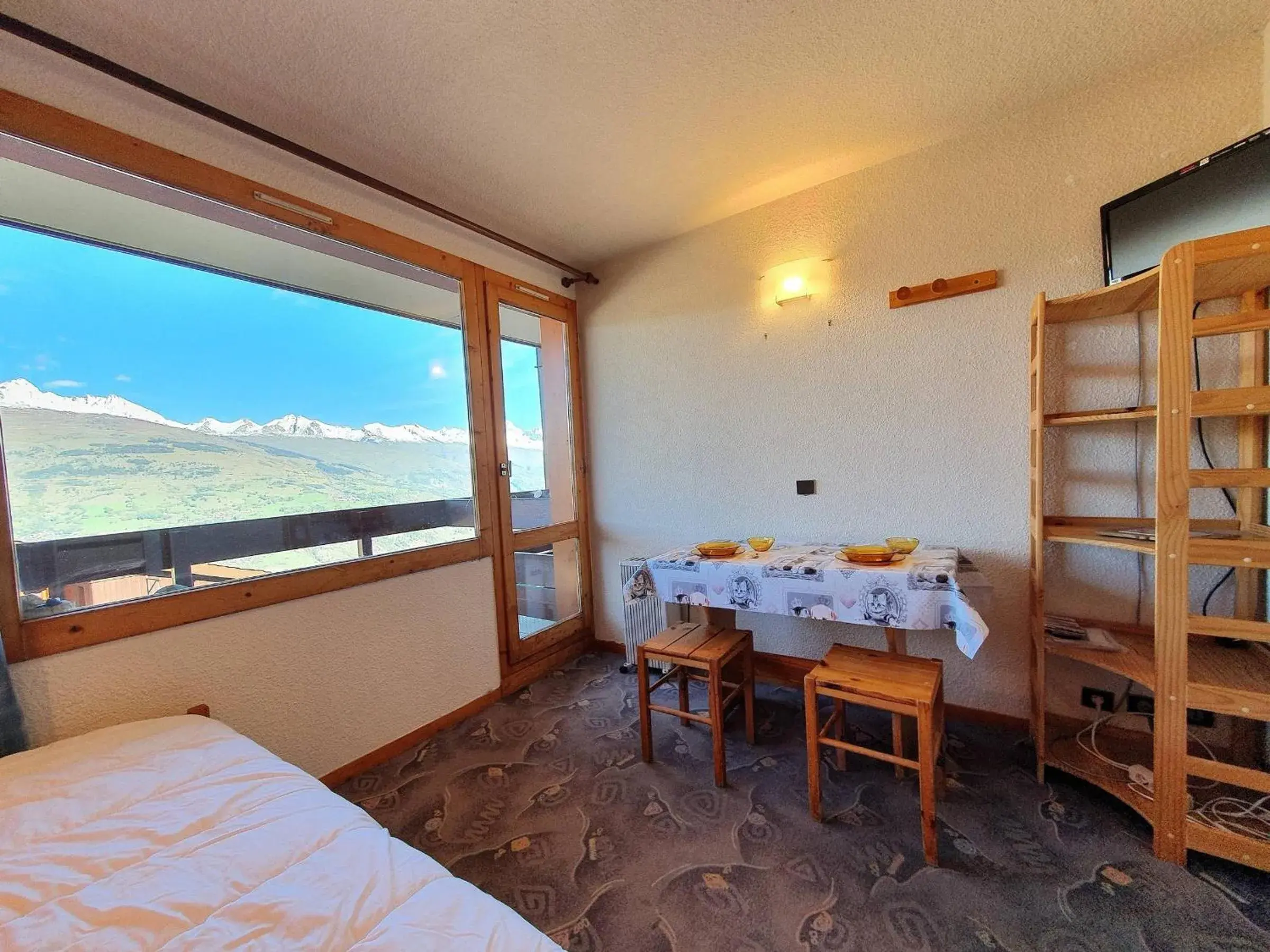 Confortable studio 2 pers. à 100m des pistes avec balcon et vue Mont-Blanc - FR-1-353-22 Confortable studio 2 pers. à 100m des pistes avec balcon et vue Mont-Blanc - FR-1-353-22