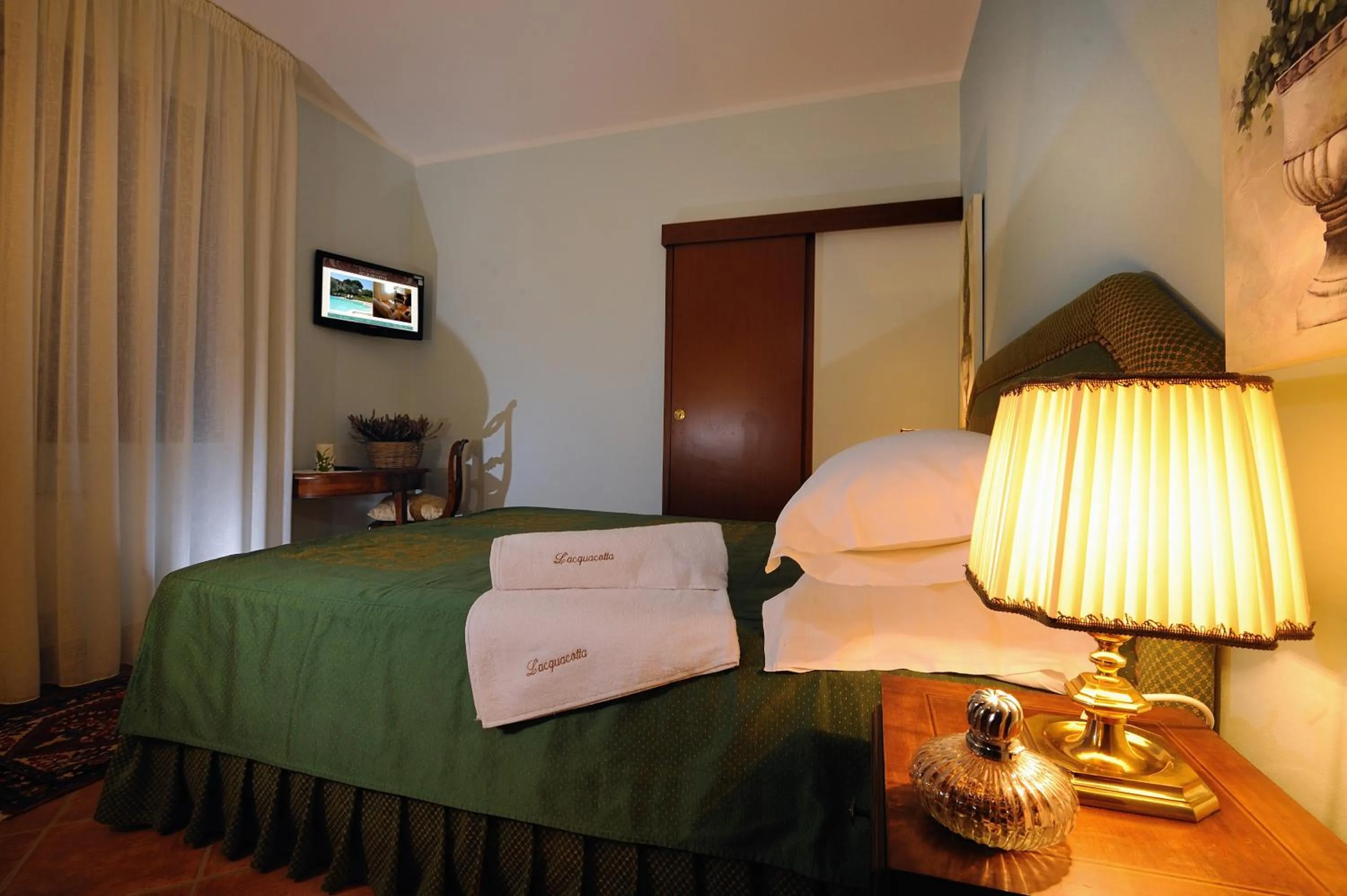 Bedroom, Bed in Agriturismo - B&B L'Acquacotta