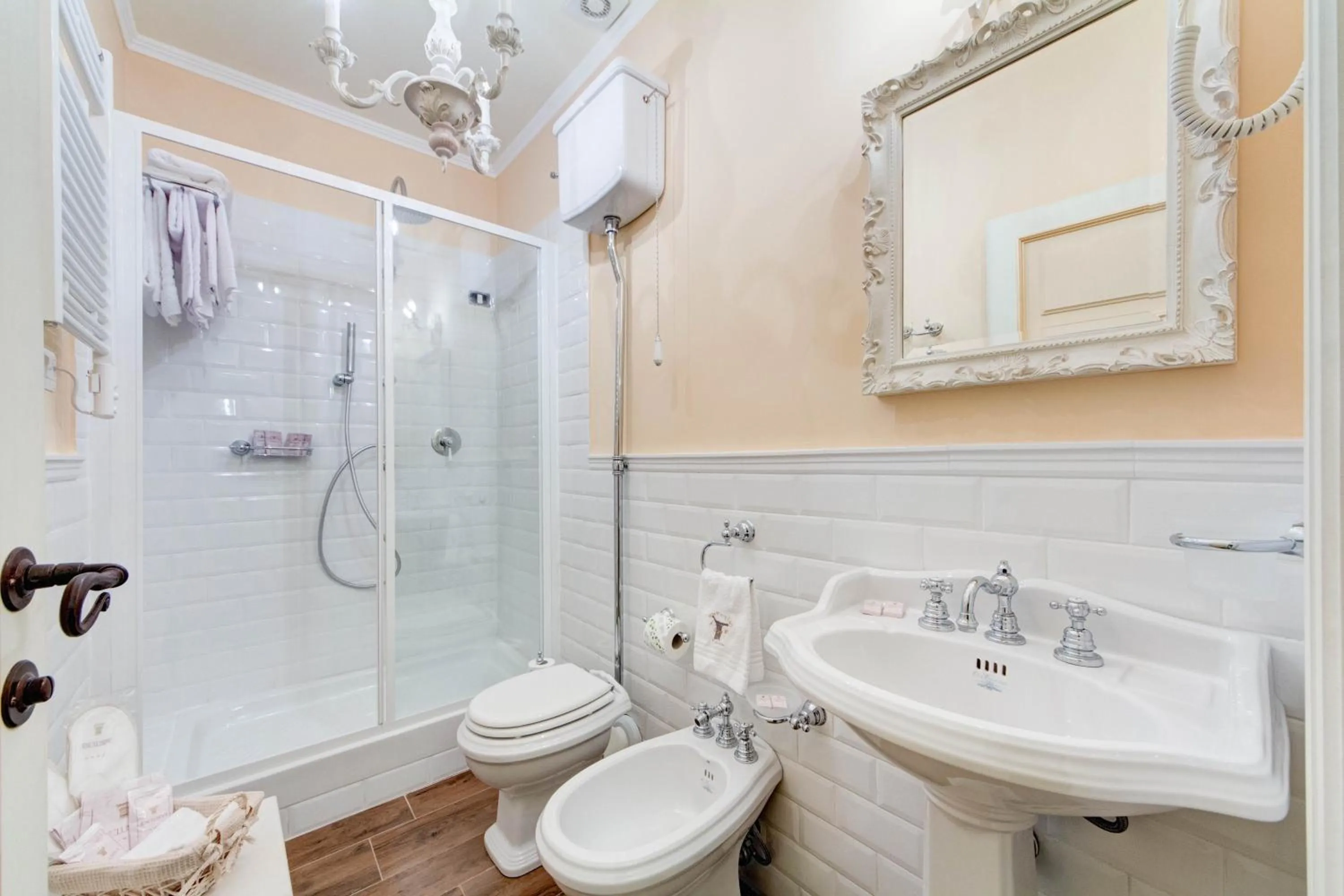 Bathroom in Lunaria Suites Rome Vaticano