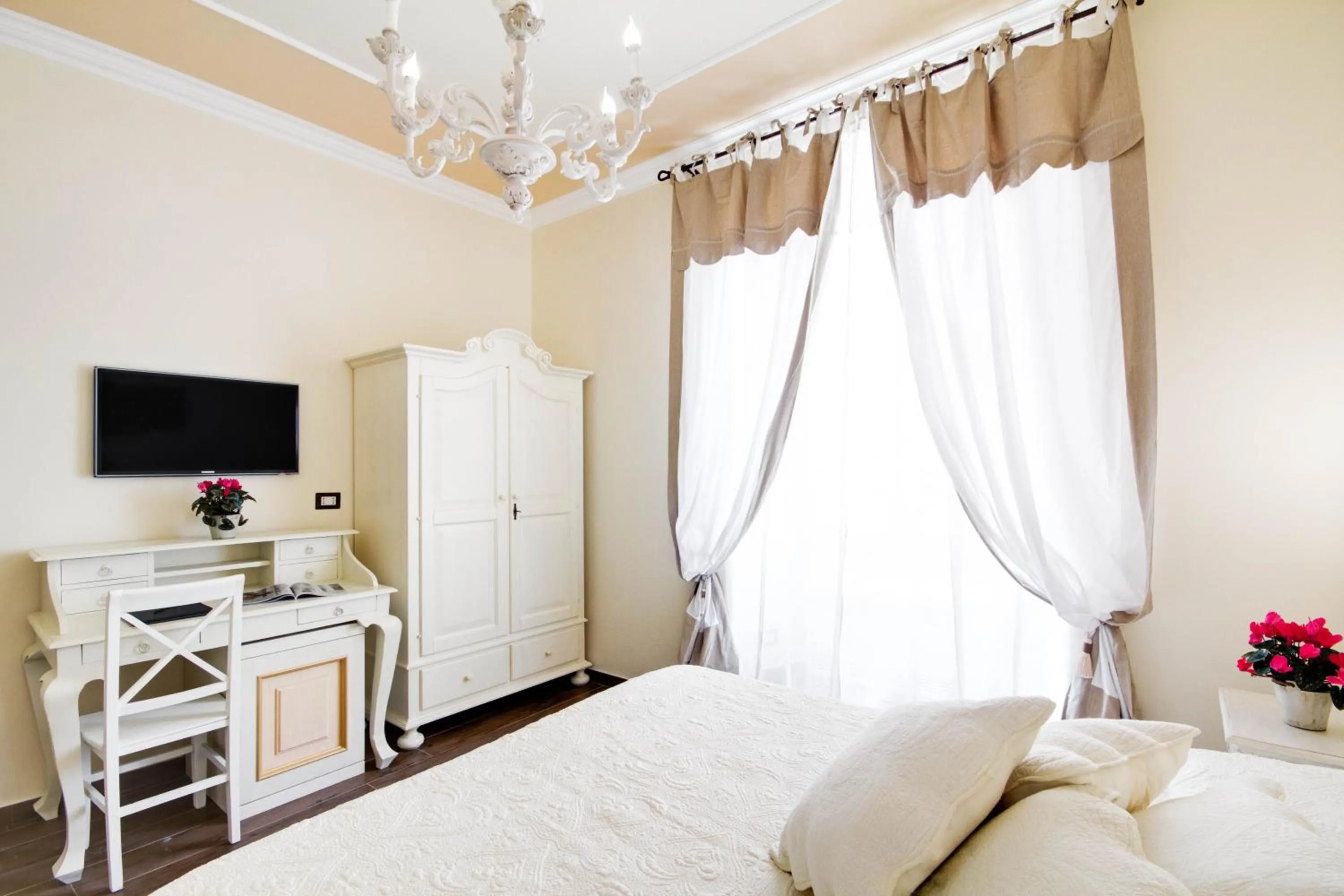 Photo of the whole room, Bed in Lunaria Suites Rome Vaticano