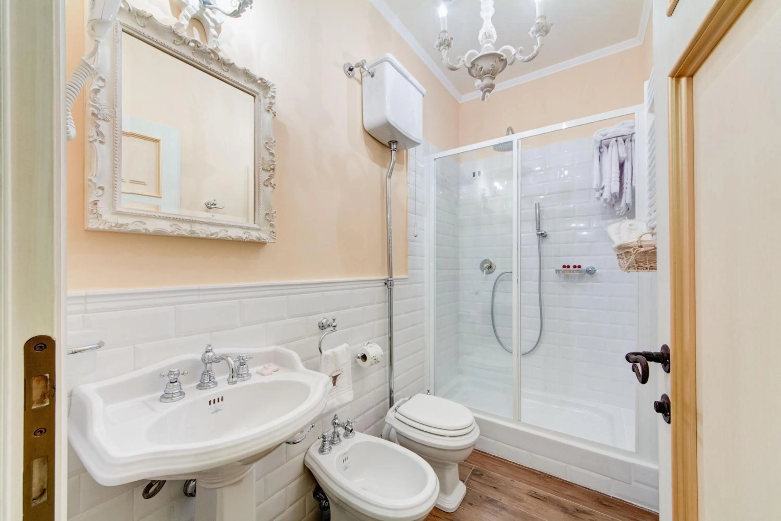 Bathroom in Lunaria Suites Rome Vaticano