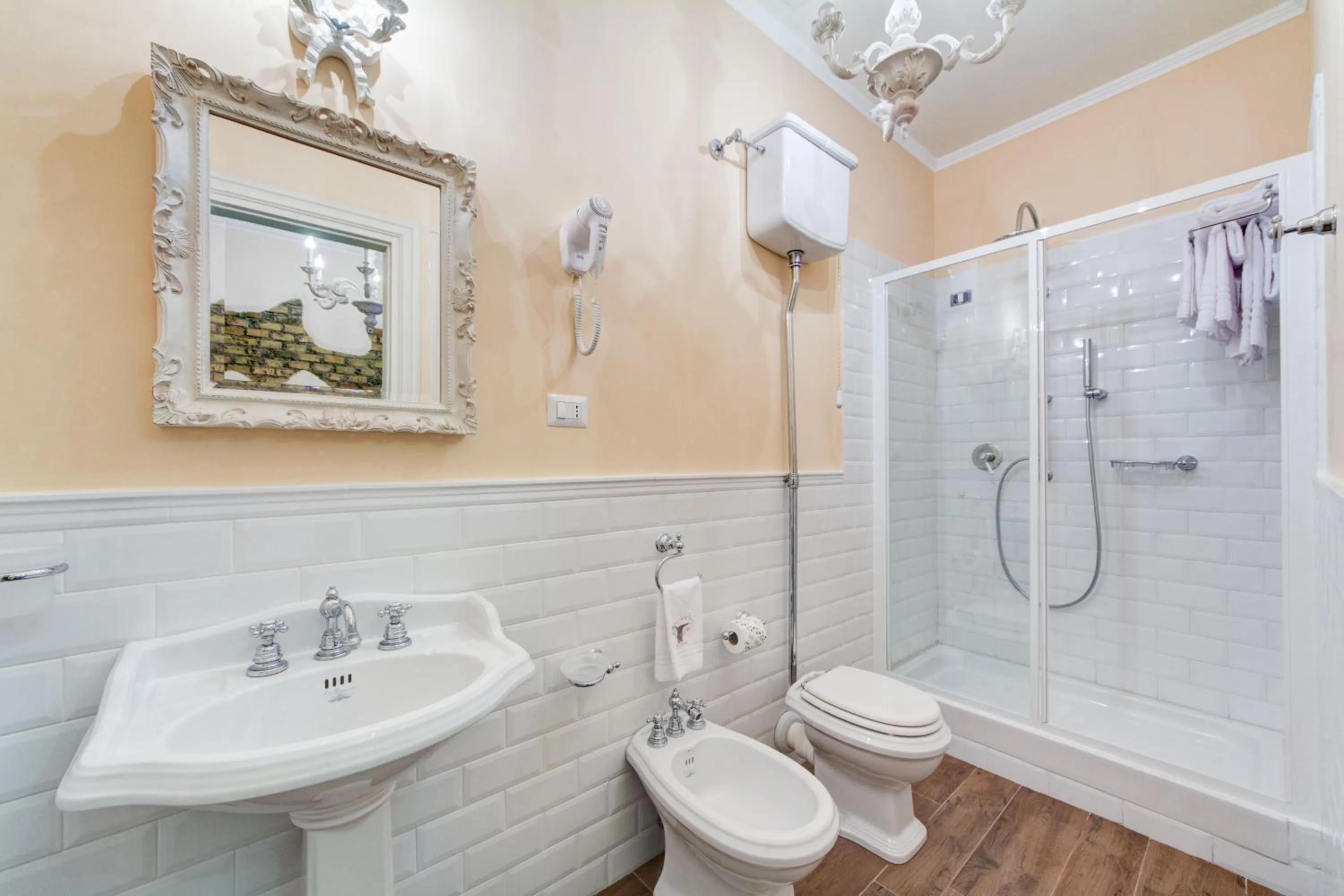 Bathroom in Lunaria Suites Rome Vaticano