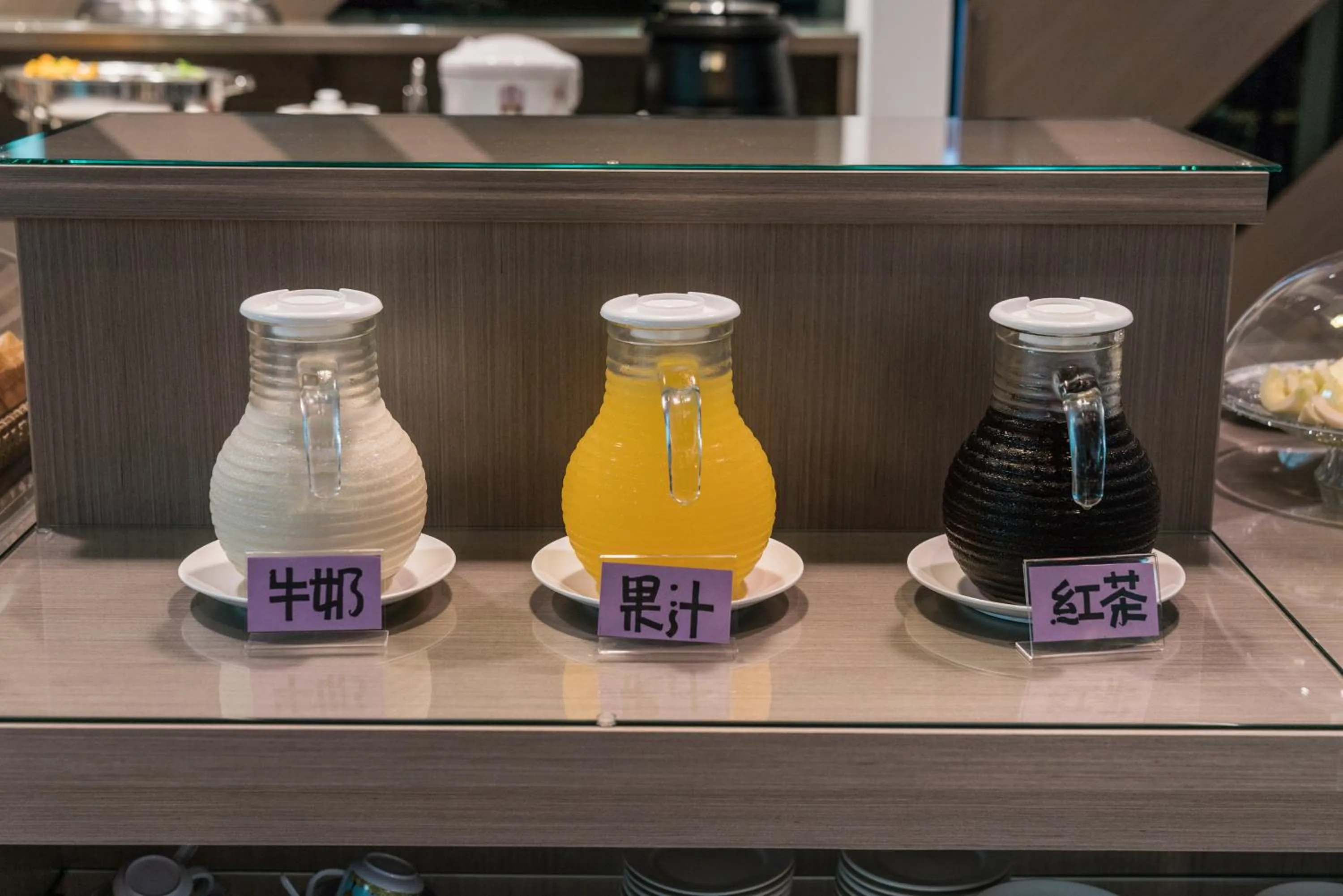 Breakfast in High Cloud Motel