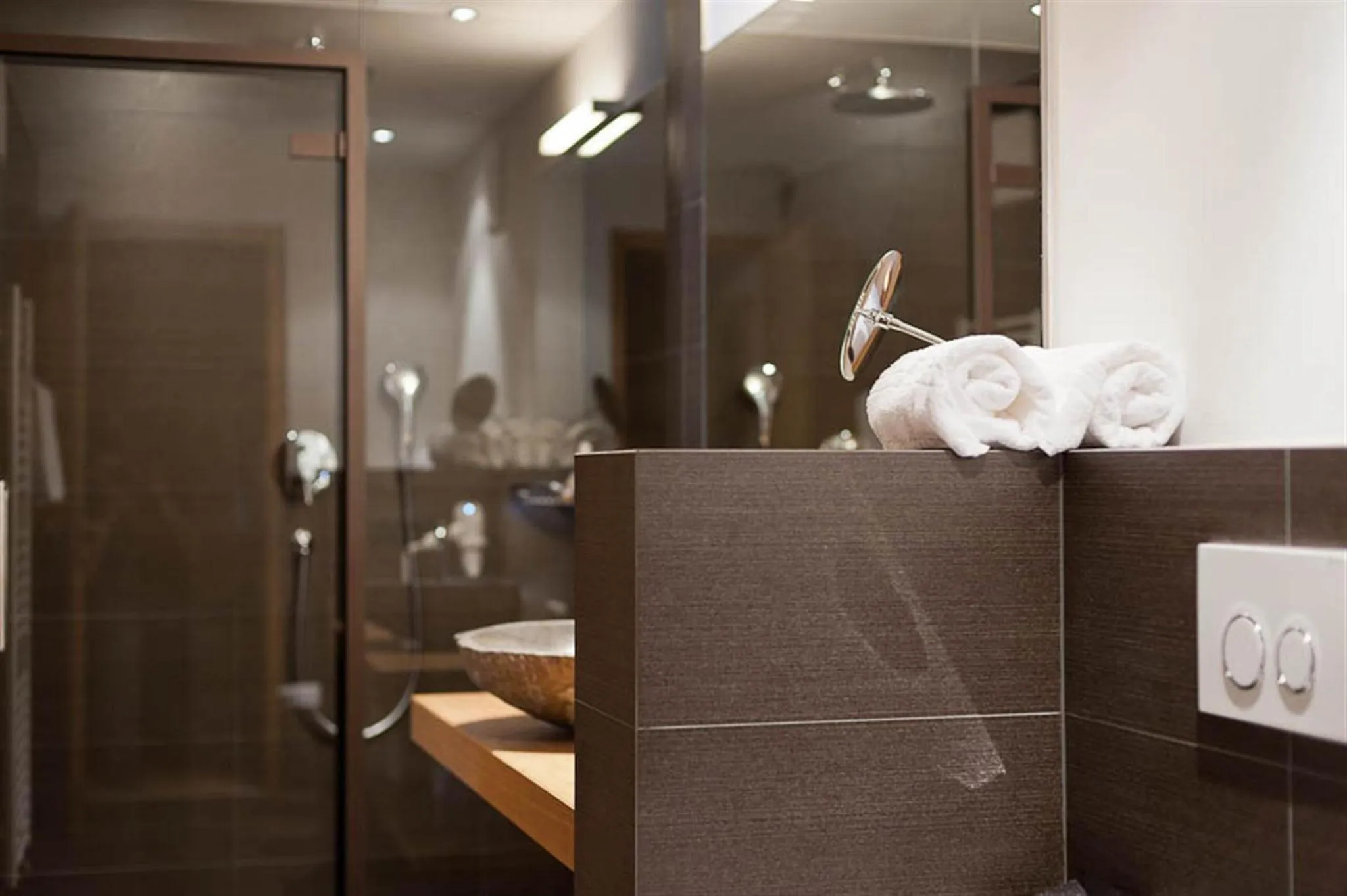 Shower in Burgus - Design Suites & Apartments