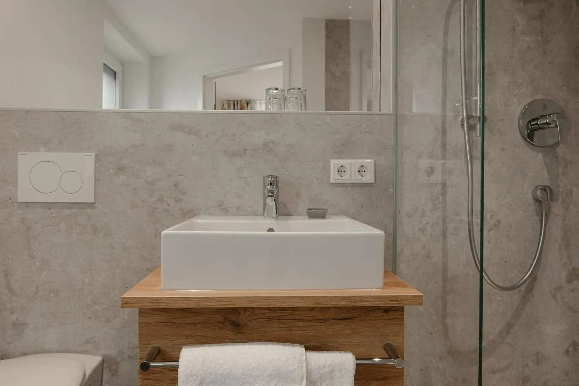 Standard Queen Room - single occupancy in Landgasthof Lamm Standard Queen Room - single occupancy in Landgasthof Lamm