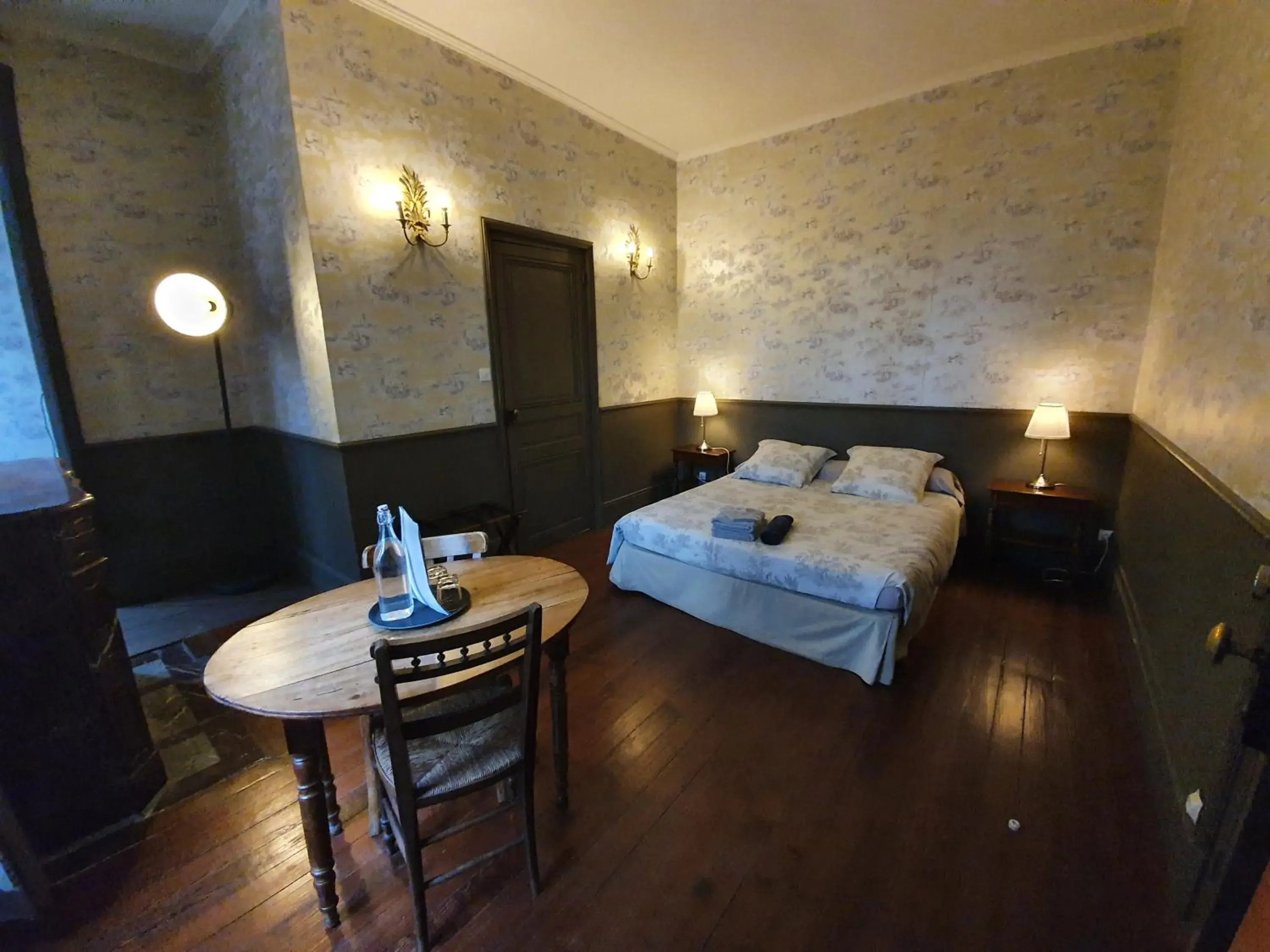 Bed in Chateau de Bonnevaux Bed in Chateau de Bonnevaux