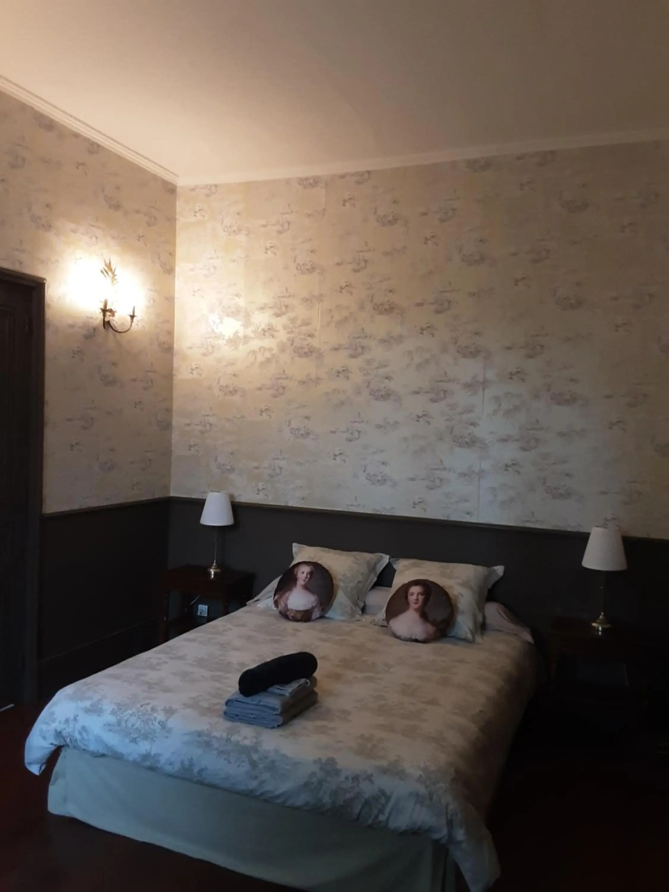 Bed in Chateau de Bonnevaux Bed in Chateau de Bonnevaux