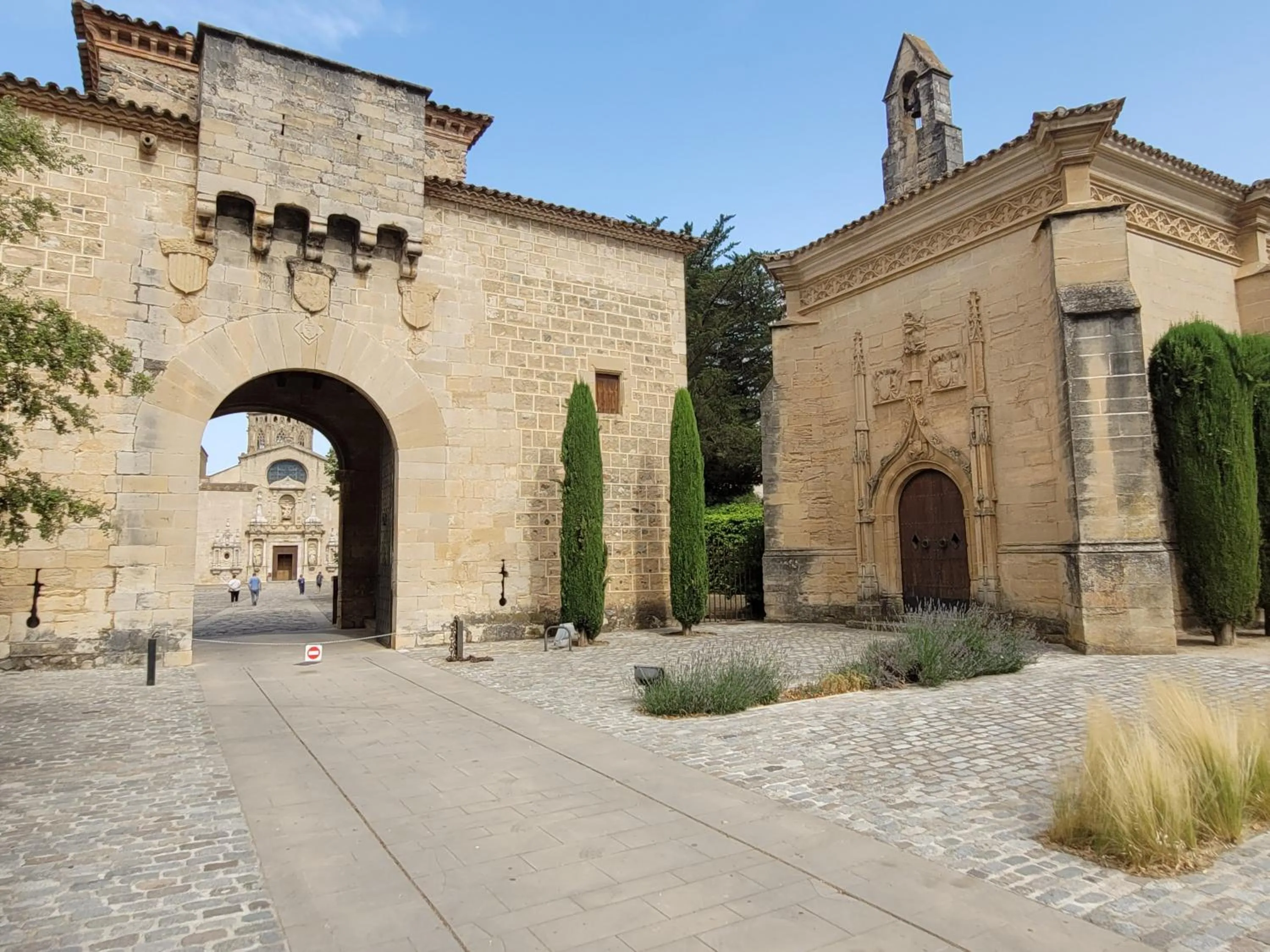 Facade/entrance in Hostatgeria de Poblet