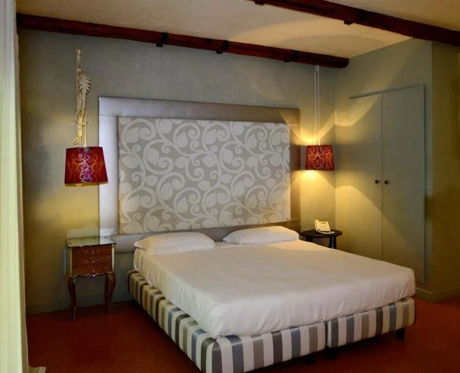 Bed in Villa Foscarini Cornaro