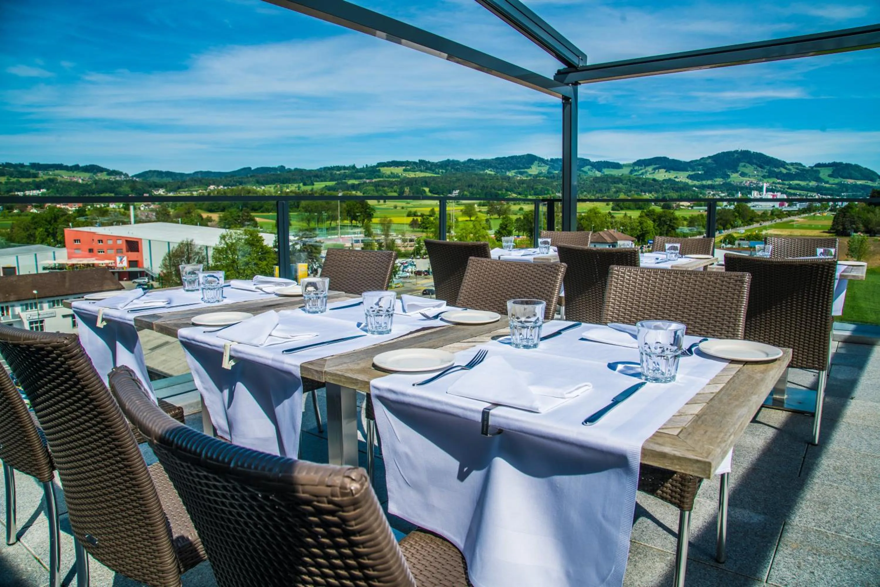 Restaurant/places to eat in Hotel Swiss Star