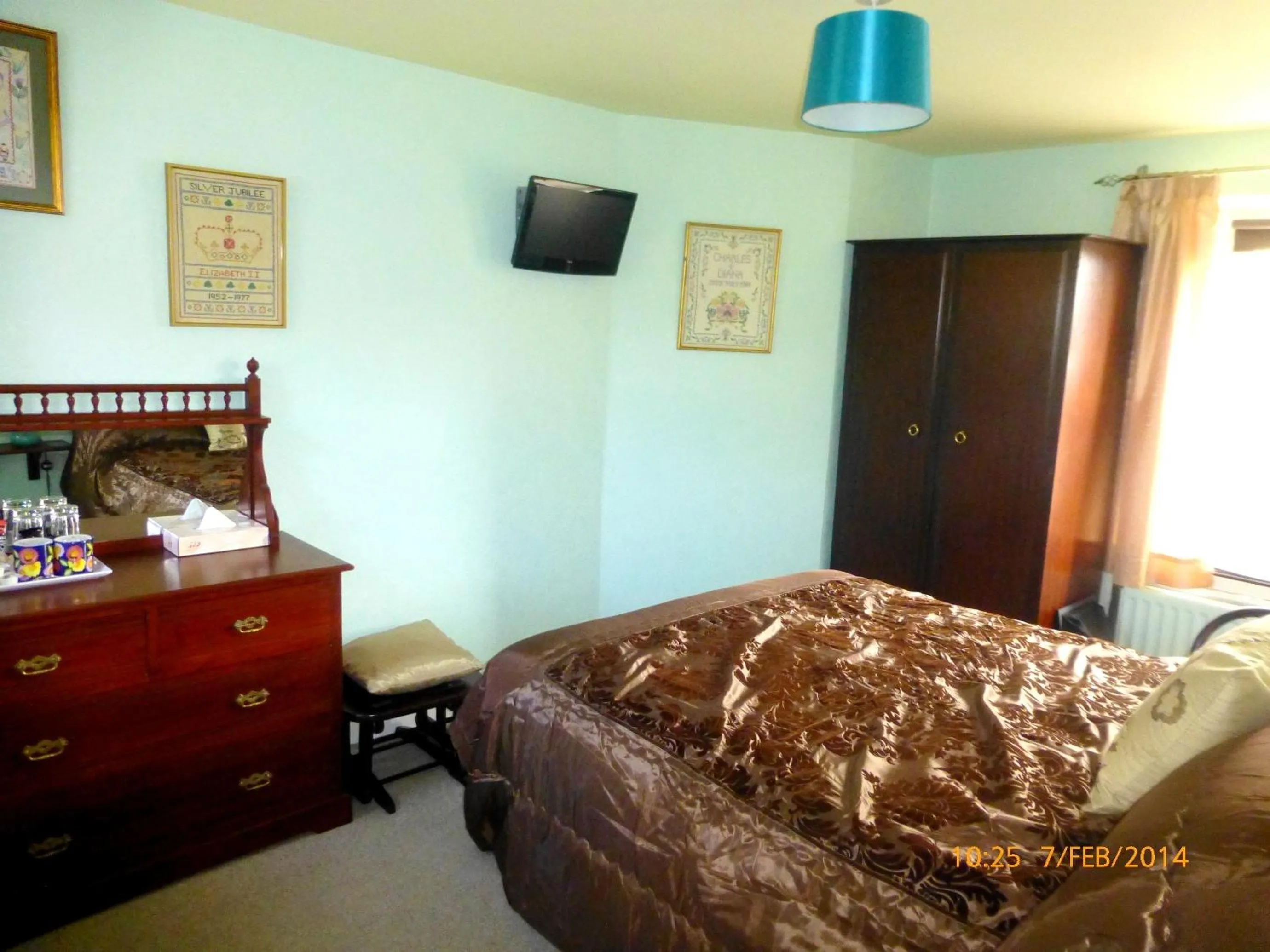 Bedroom, Bed in Hazels Roost B&B