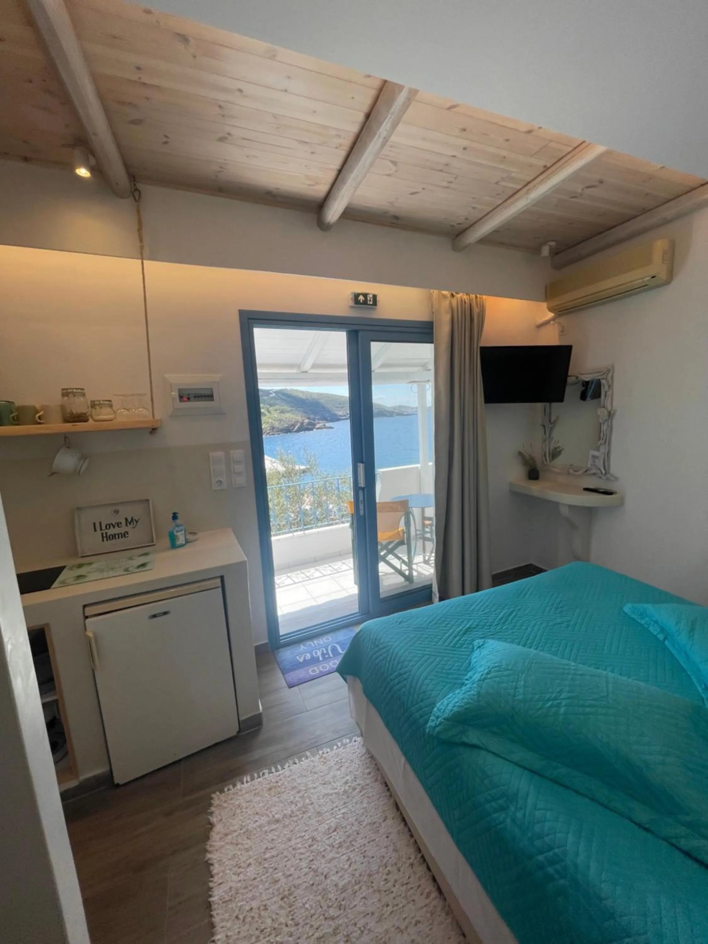 Balcony/Terrace, Bed in Patras Apartments