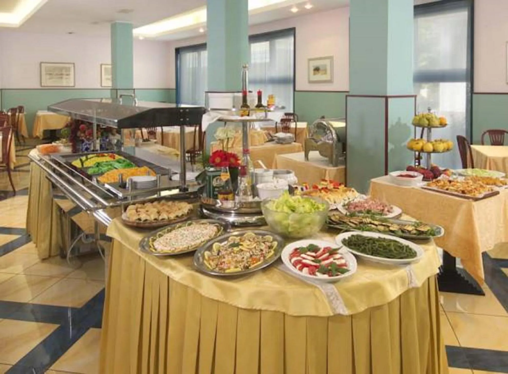 Restaurant/places to eat in Hotel Diana