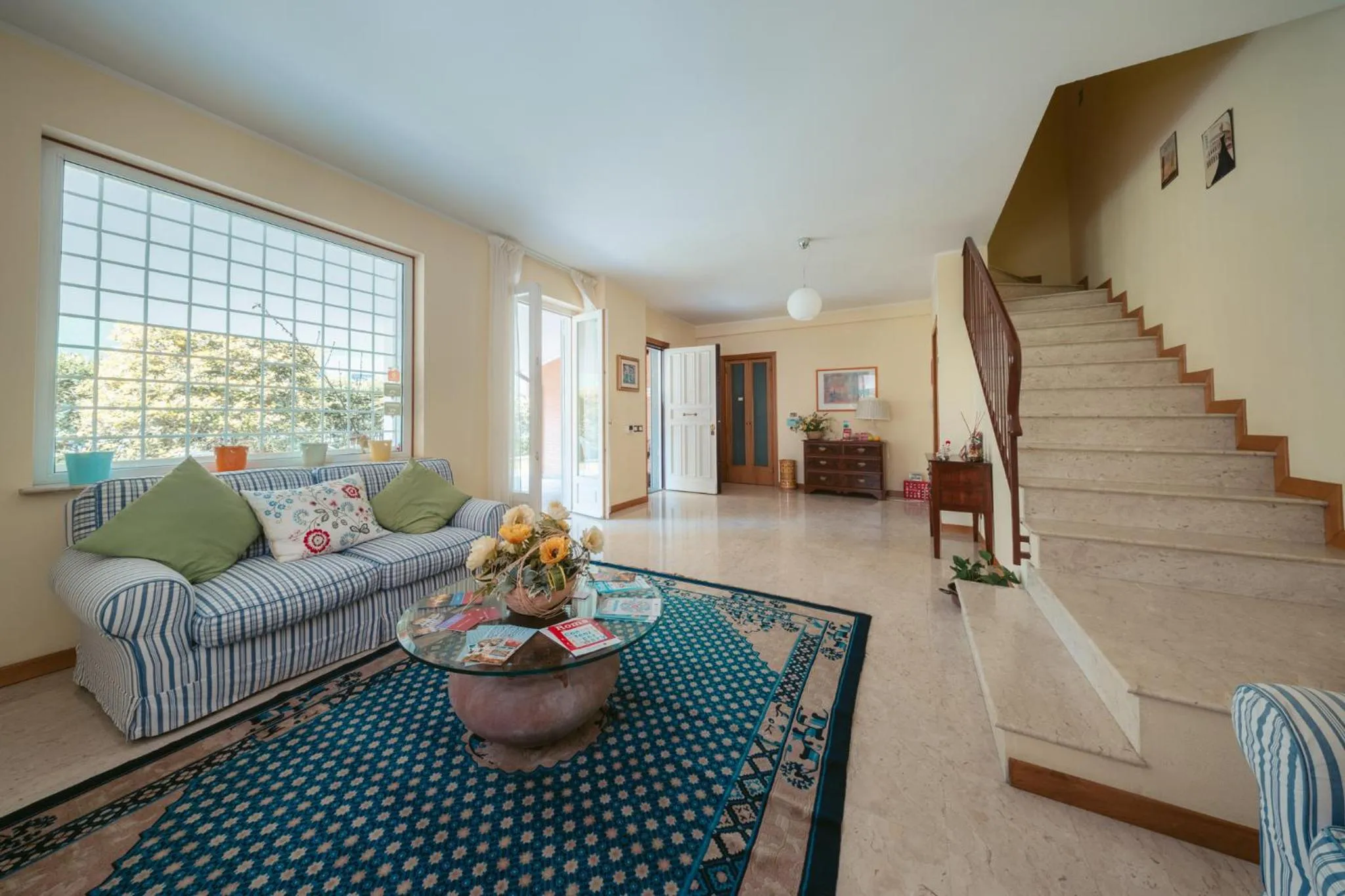 Communal lounge/ TV room in Inn Rome B&B