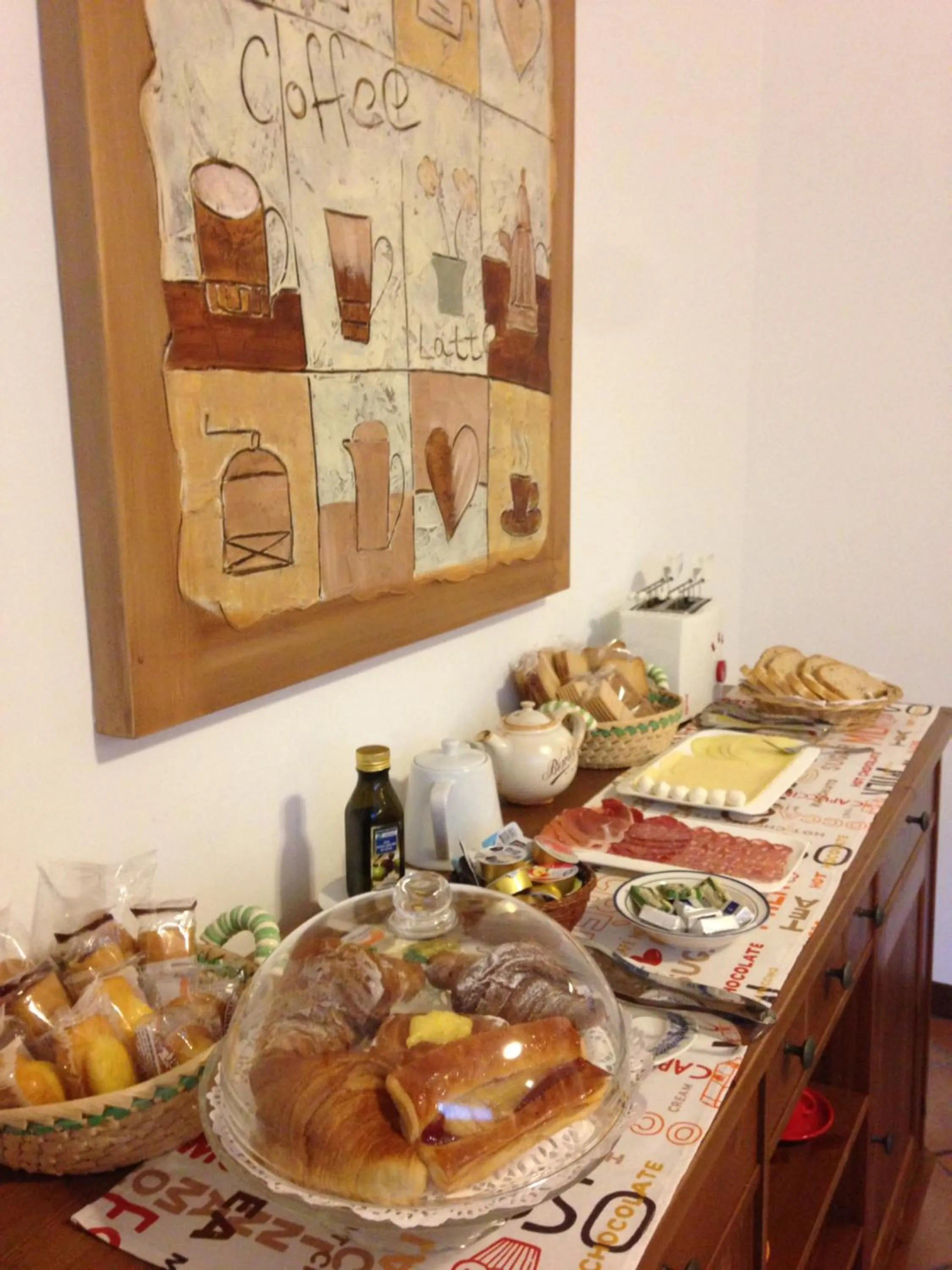 Continental breakfast in Inn Rome B&B