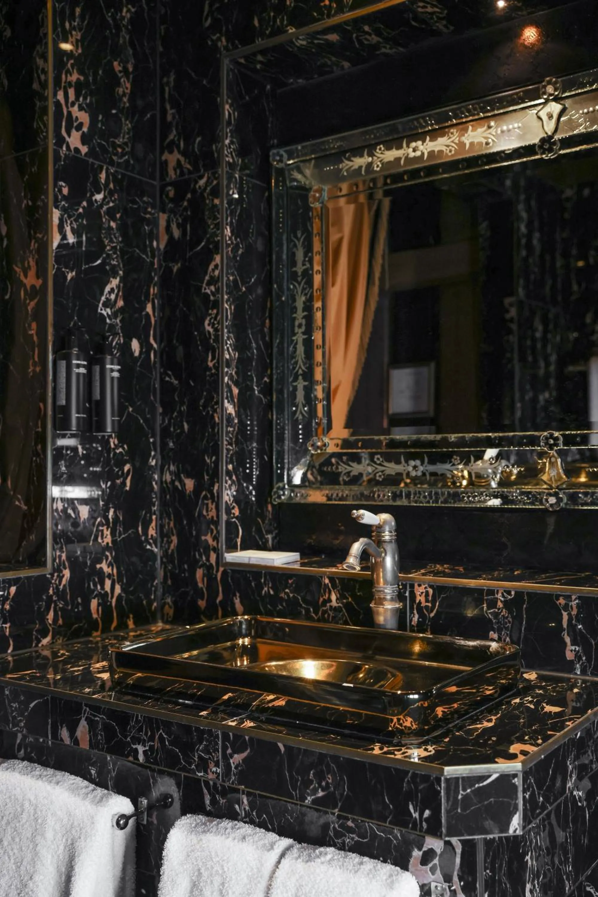 Bathroom in Crazy Bear Beaconsfield