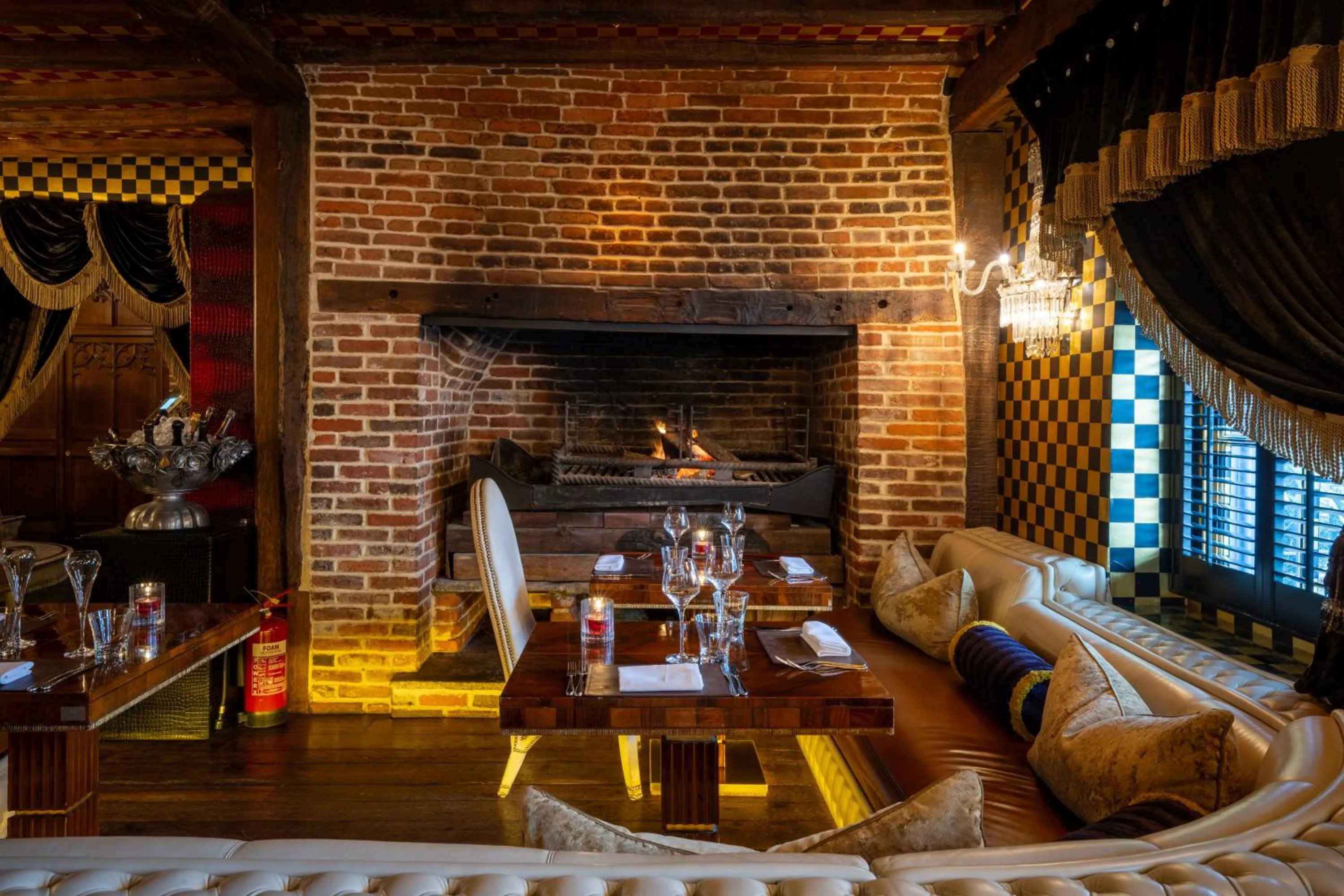 Restaurant/places to eat in Crazy Bear Beaconsfield