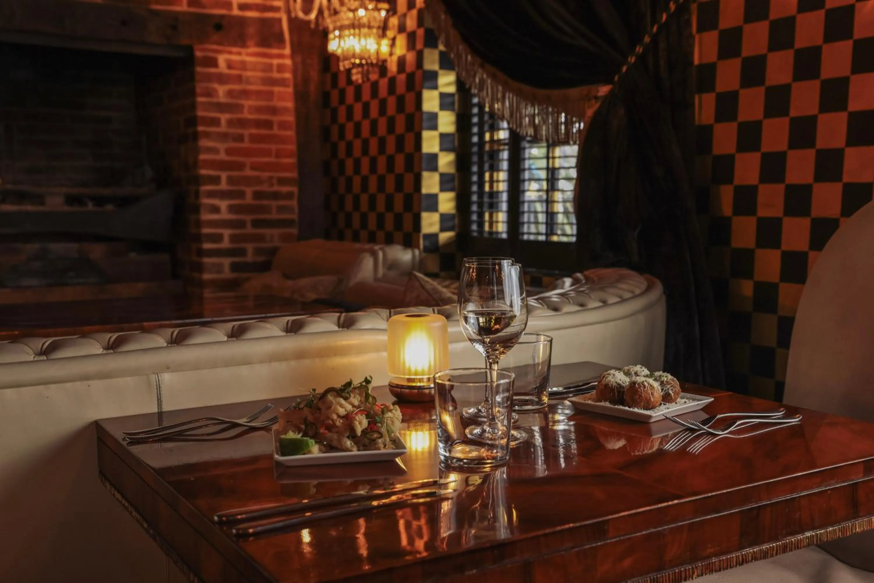 Restaurant/places to eat in Crazy Bear Beaconsfield