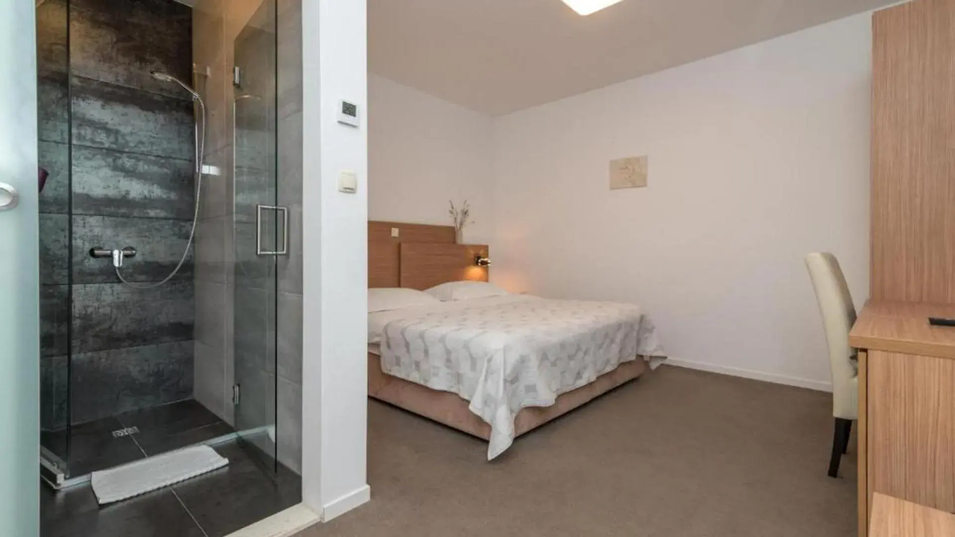 Double or Twin Room with Terrace in Villa Lucica Trogir Double or Twin Room with Terrace in Villa Lucica Trogir