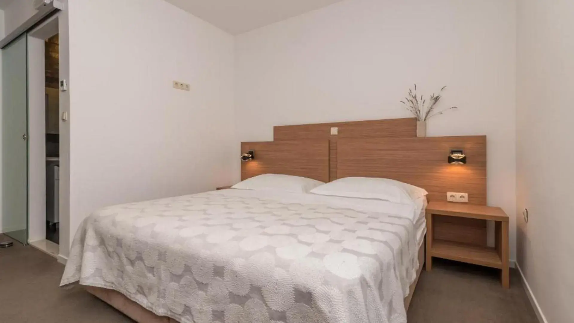 Double or Twin Room with Terrace in Villa Lucica Trogir Double or Twin Room with Terrace in Villa Lucica Trogir