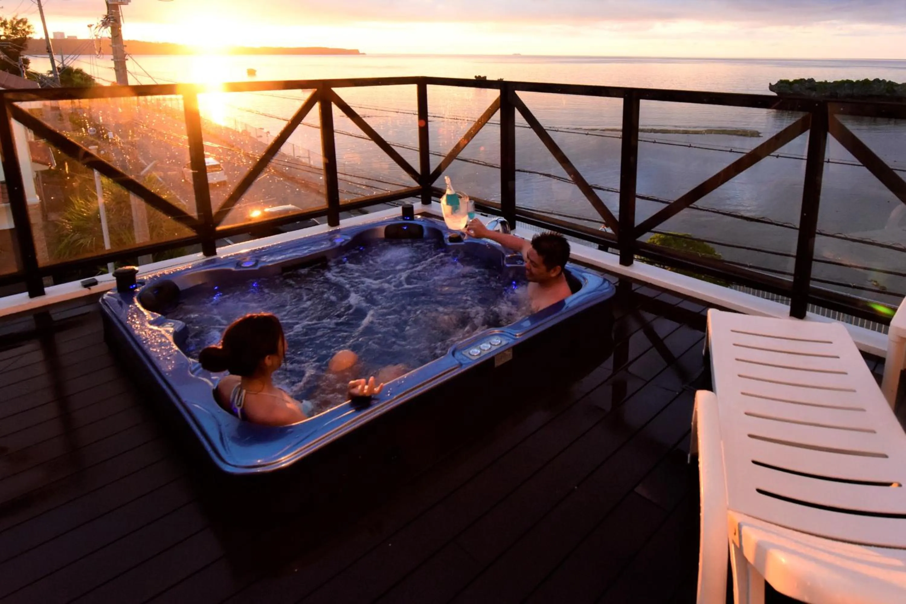 Hot Tub in T&T MOF-Maeda Ocean Front House-