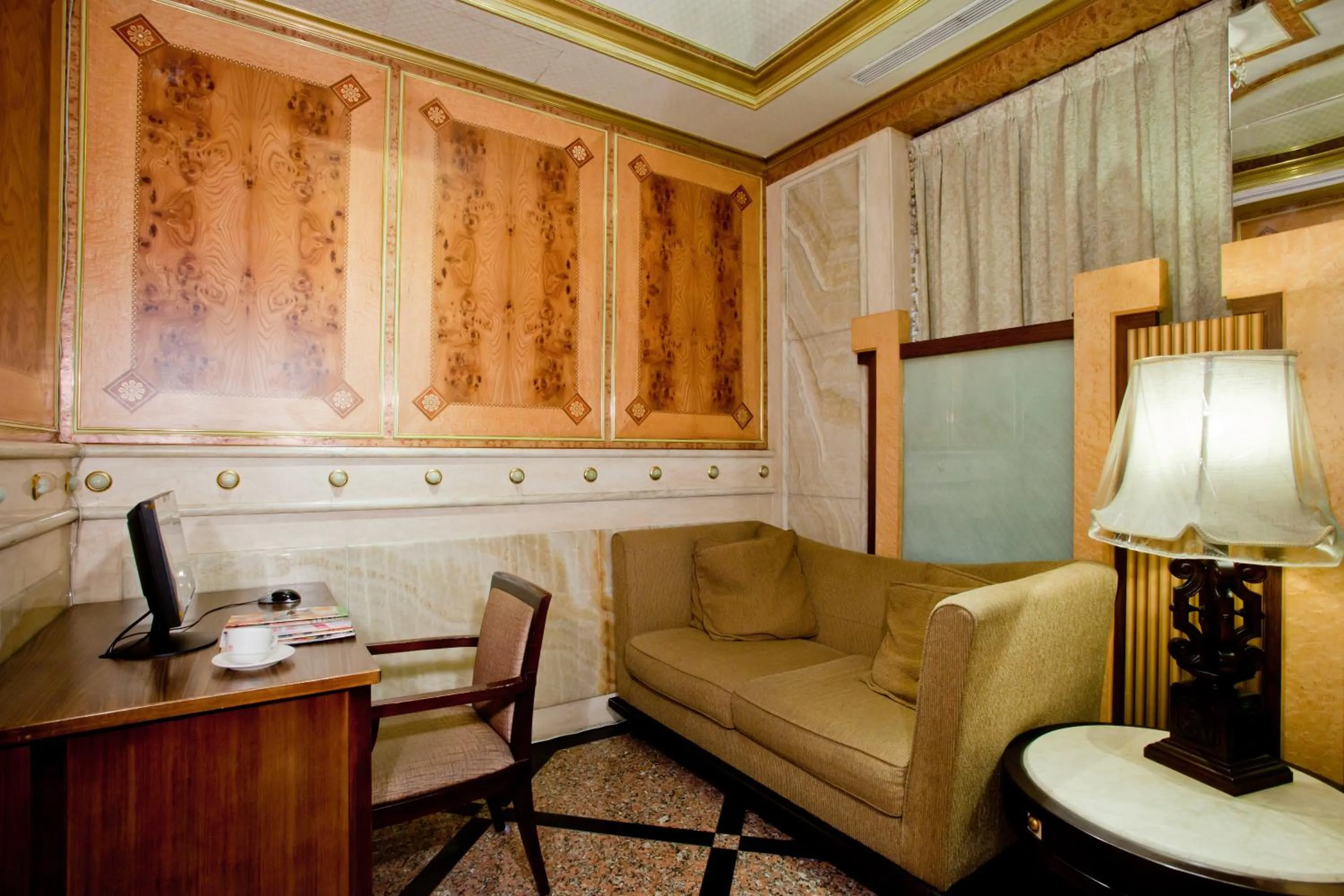 Charming City Songshan Hotel