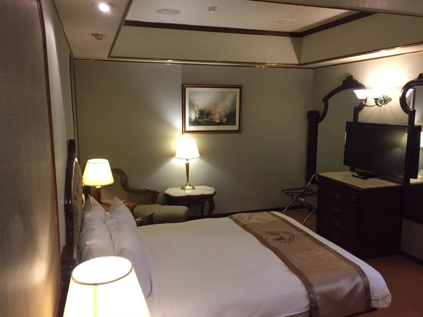 Photo of the whole room, Bed in Charming City Songshan Hotel