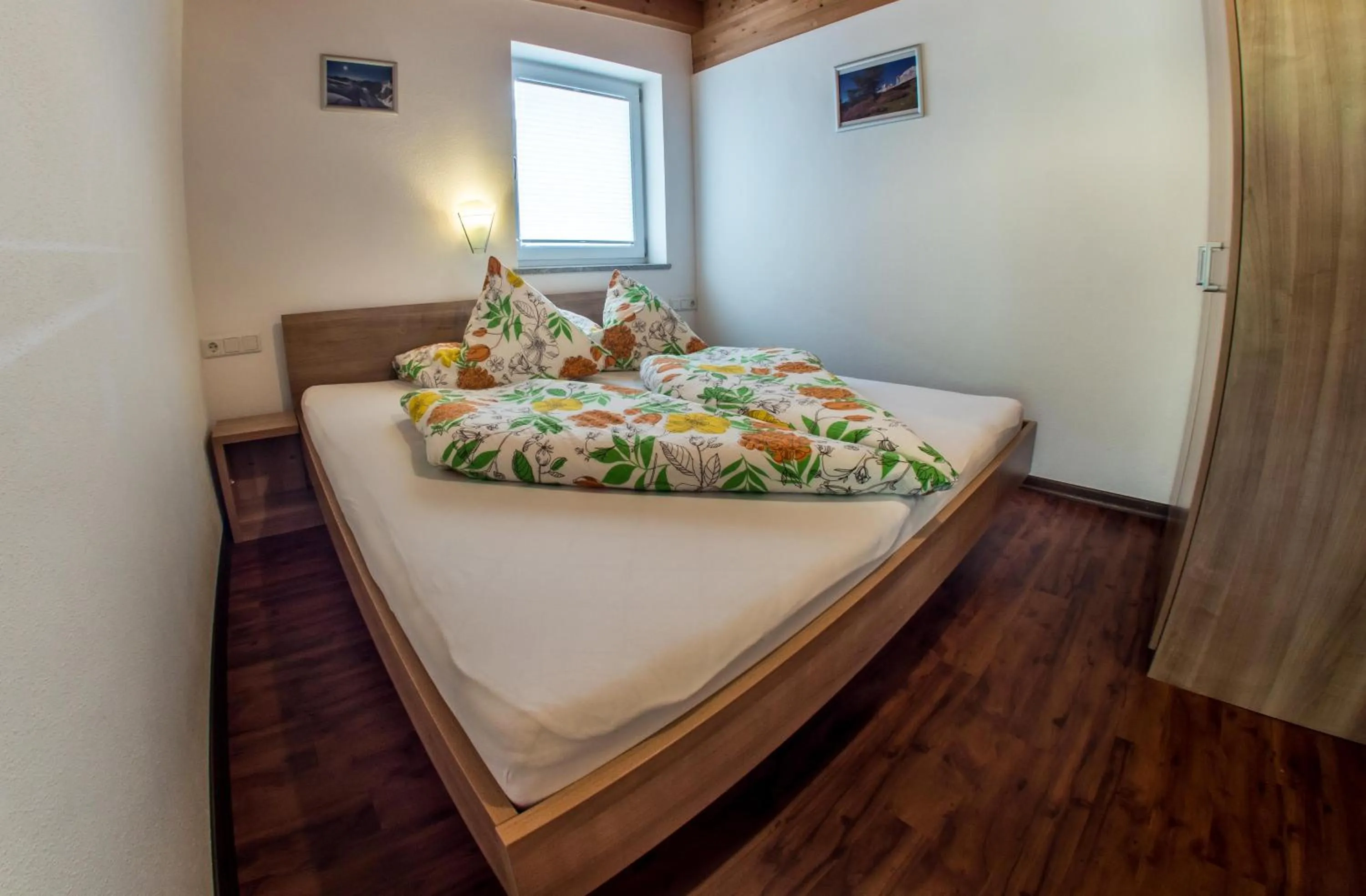 Bedroom, Bed in Alpenapart Saphir