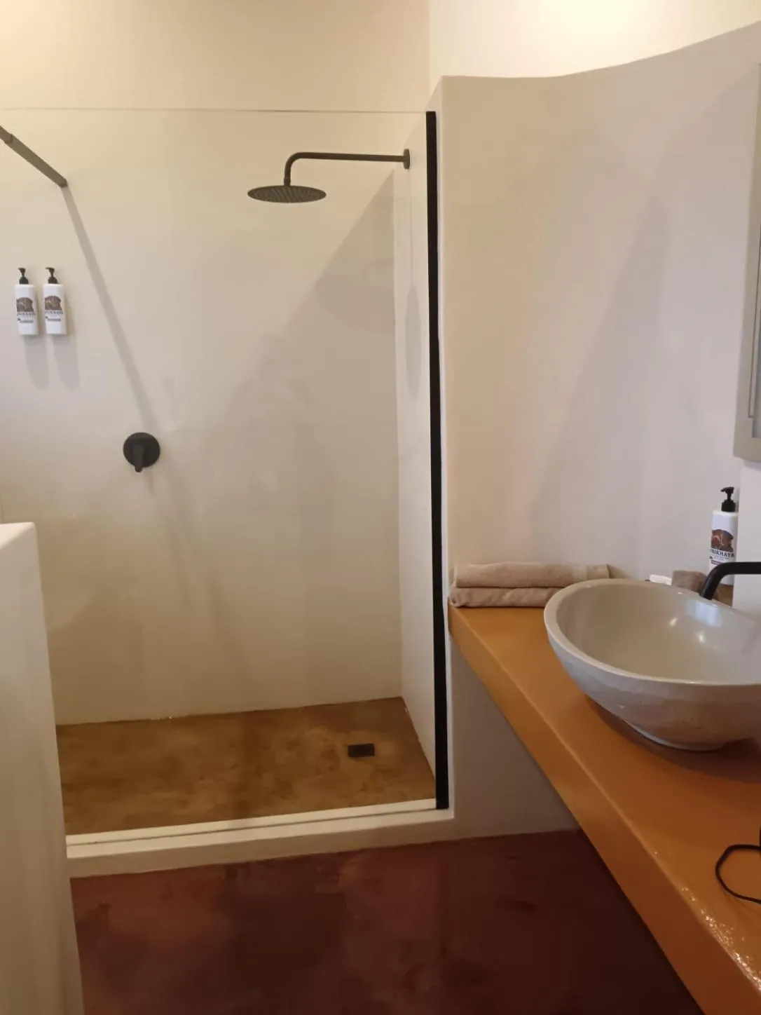 Shower in Afrikhaya Guest House