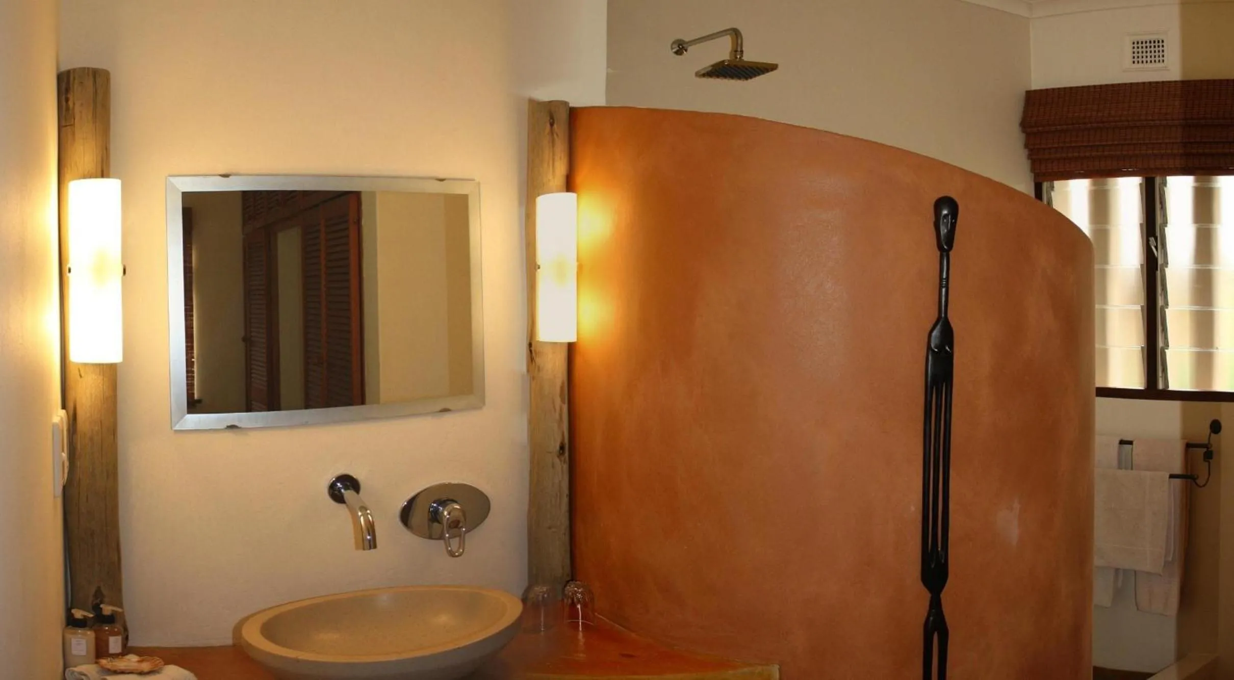 Shower in Afrikhaya Guest House