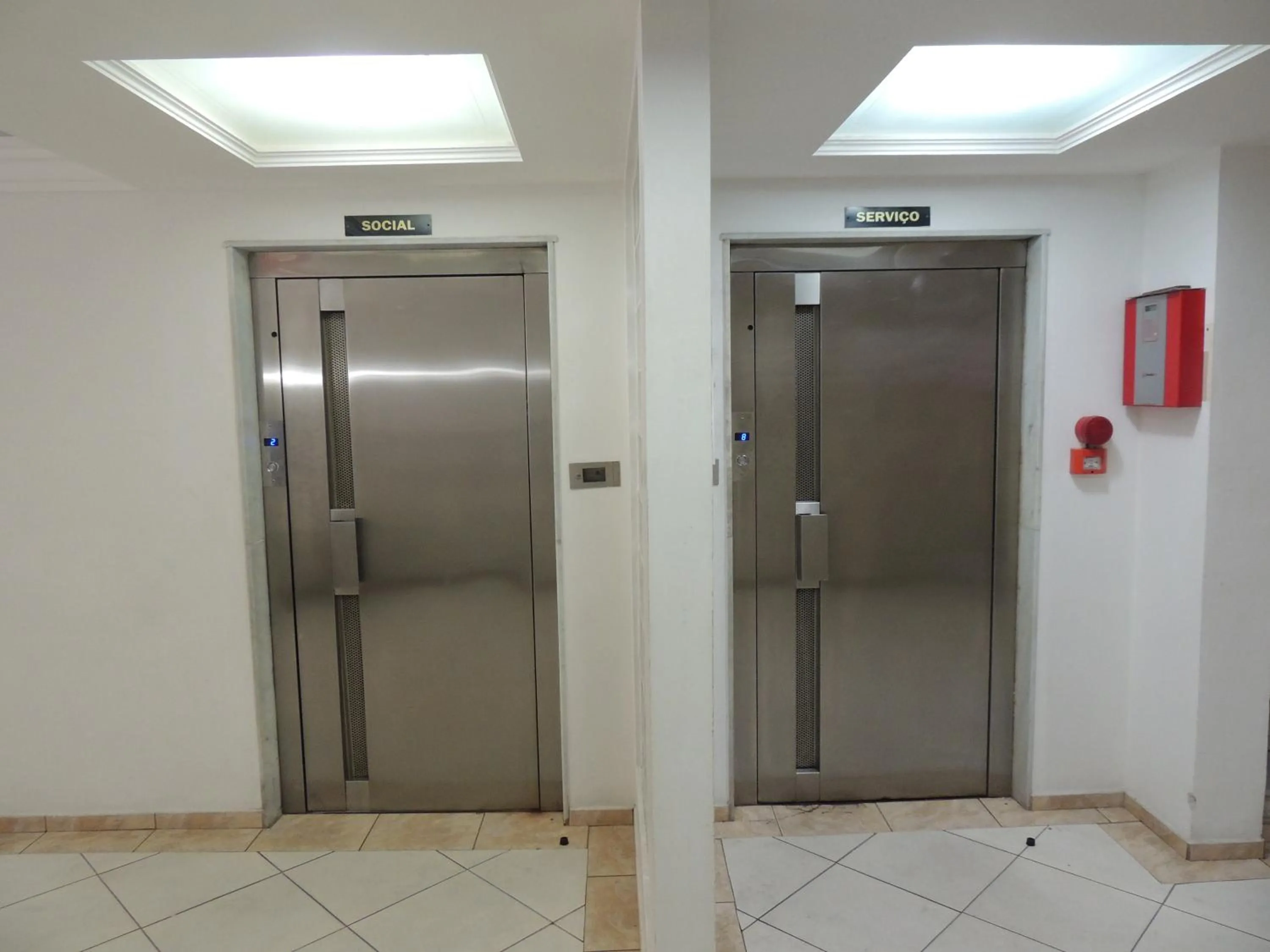 elevator in Apartamento Confortavel em Balneário Camboriu