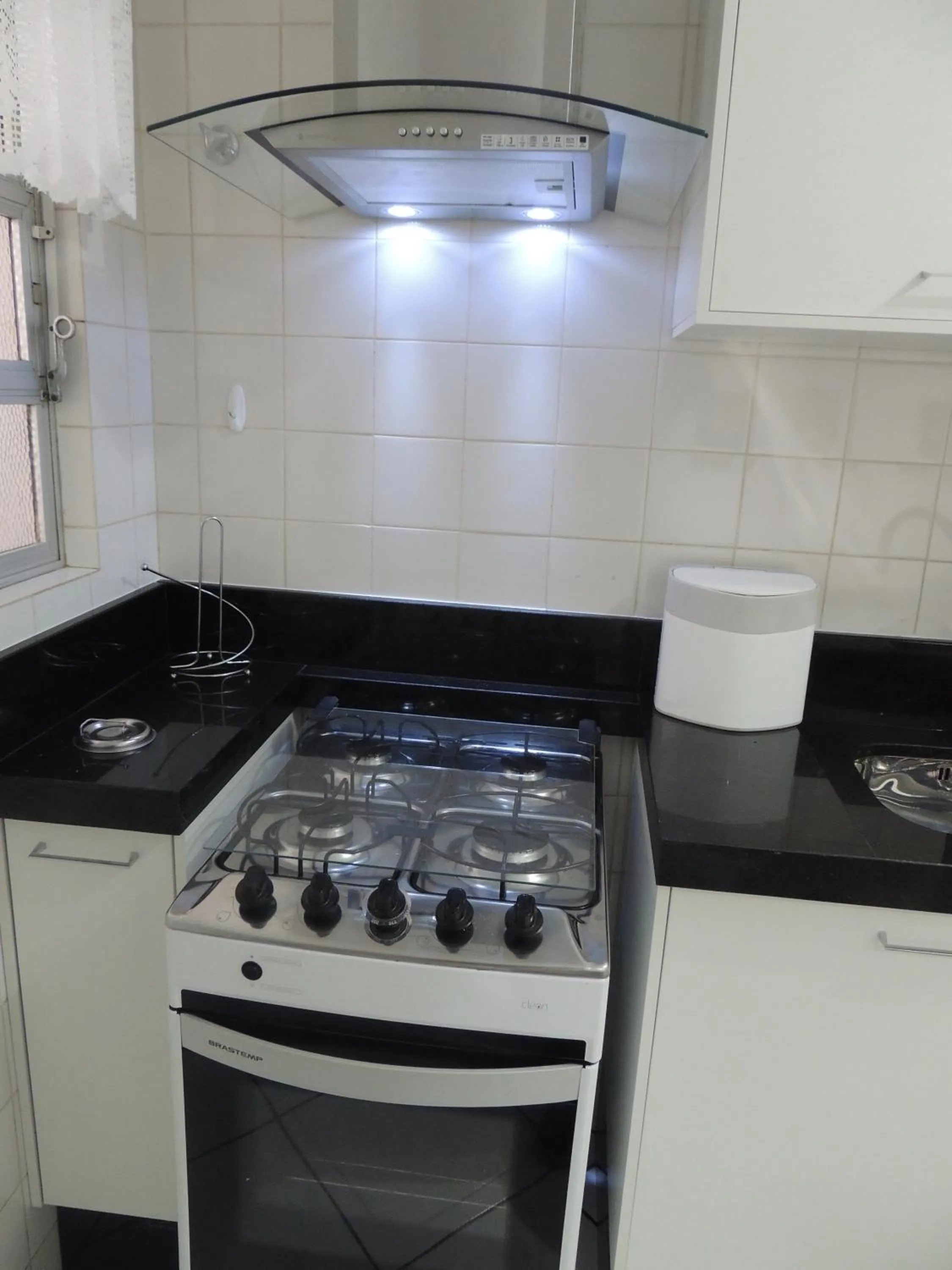Kitchen or kitchenette in Apartamento Confortavel em Balneário Camboriu