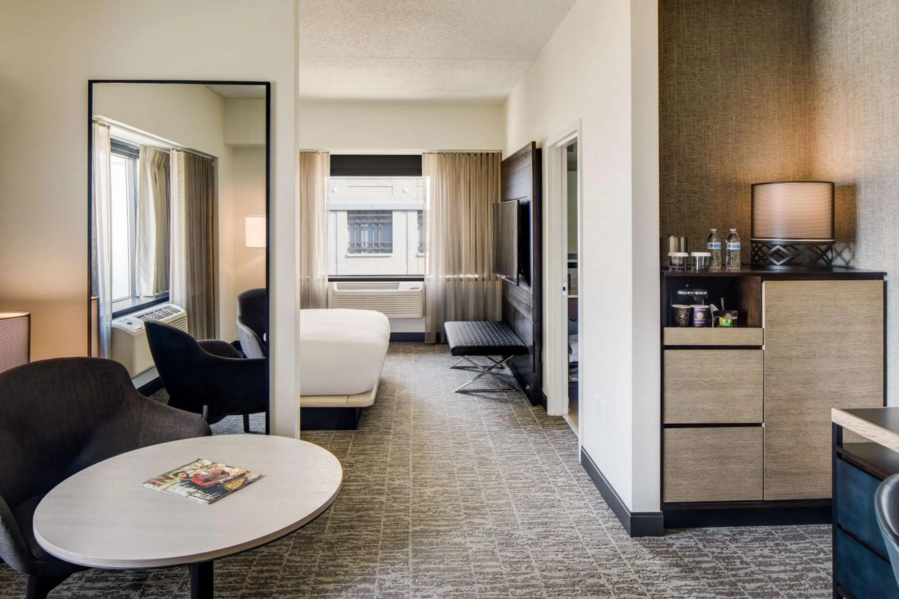 Living room, Bed in DoubleTree by Hilton Hotel & Suites Jersey City