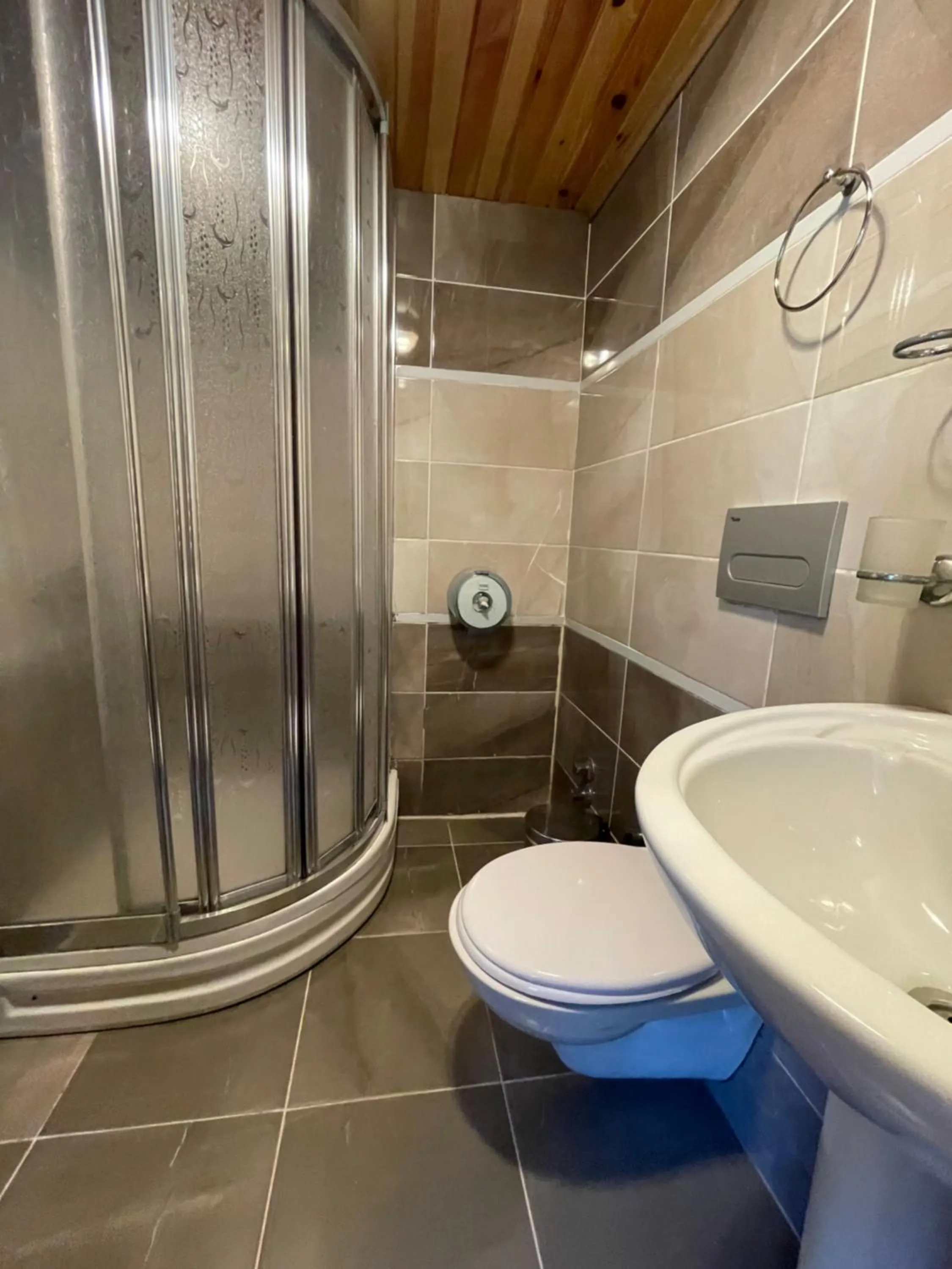 Bathroom in Ozkan Otel