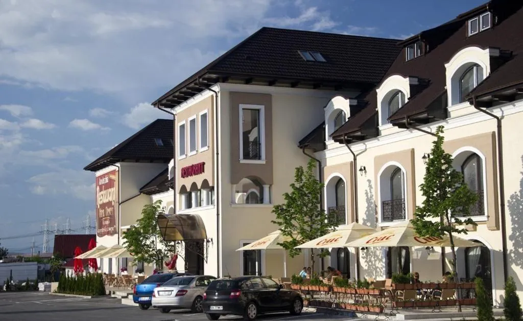 Facade/entrance in Hanul Domnesc