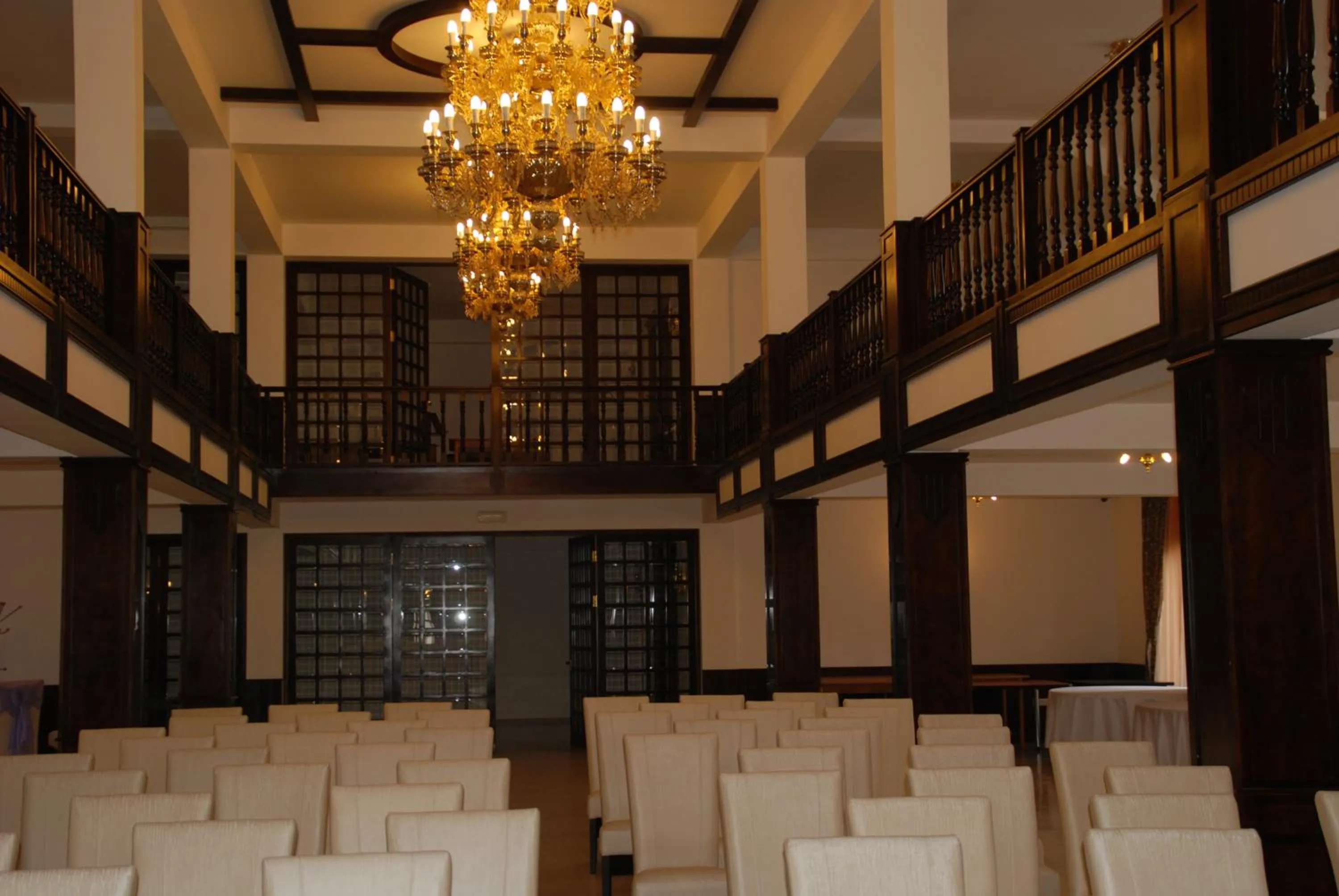 Business facilities in Hanul Domnesc