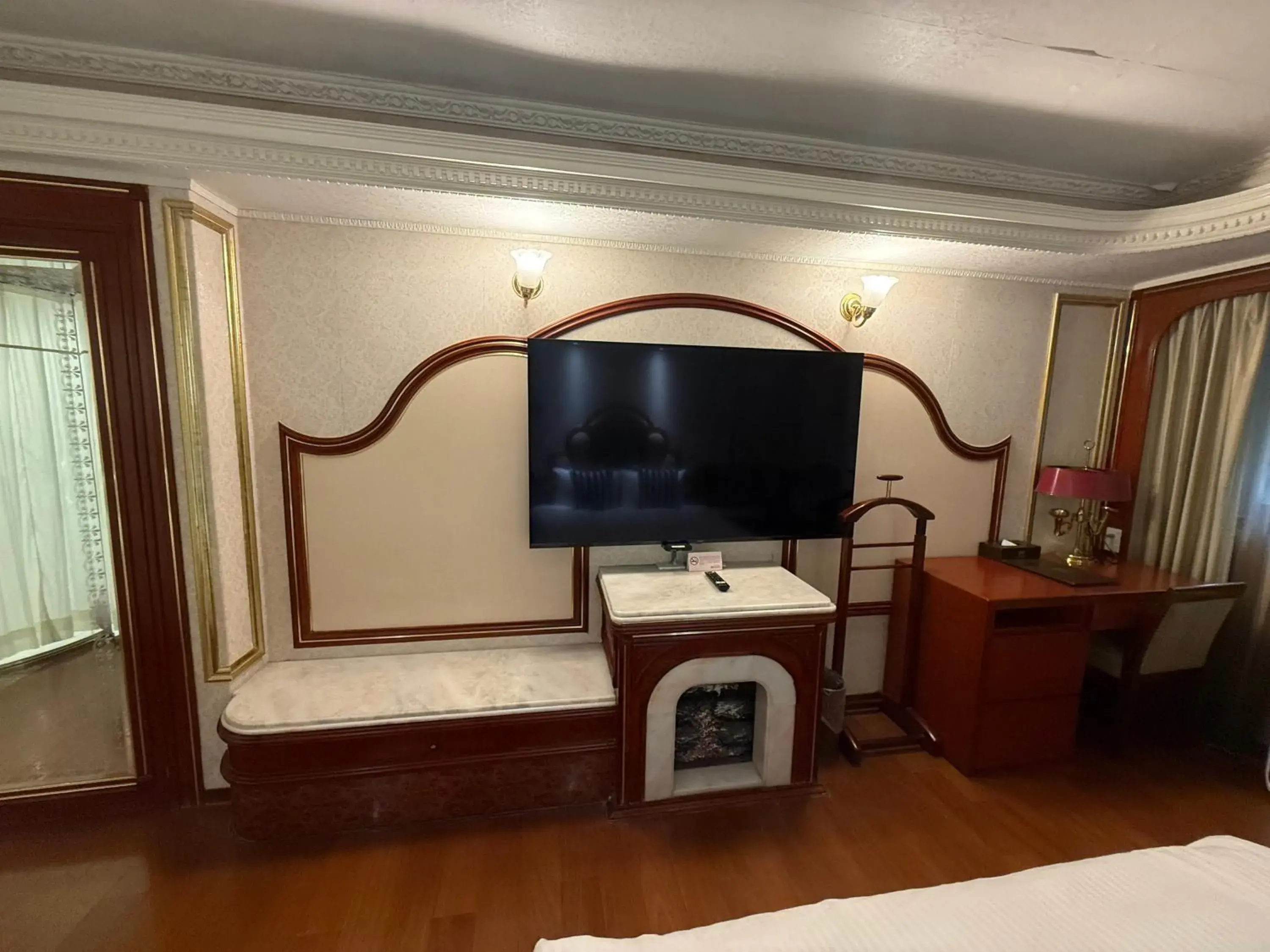 TV and multimedia, Bed in Happiness Hotel TV and multimedia, Bed in Happiness Hotel