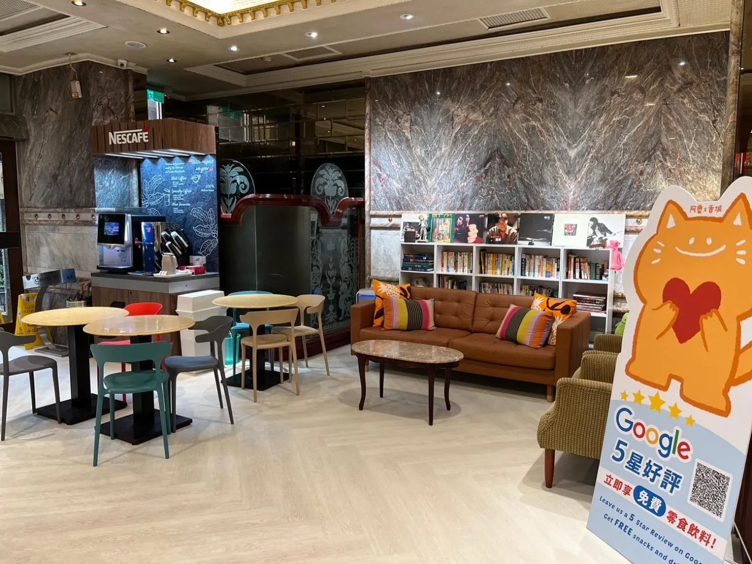 Living room in Happiness Hotel