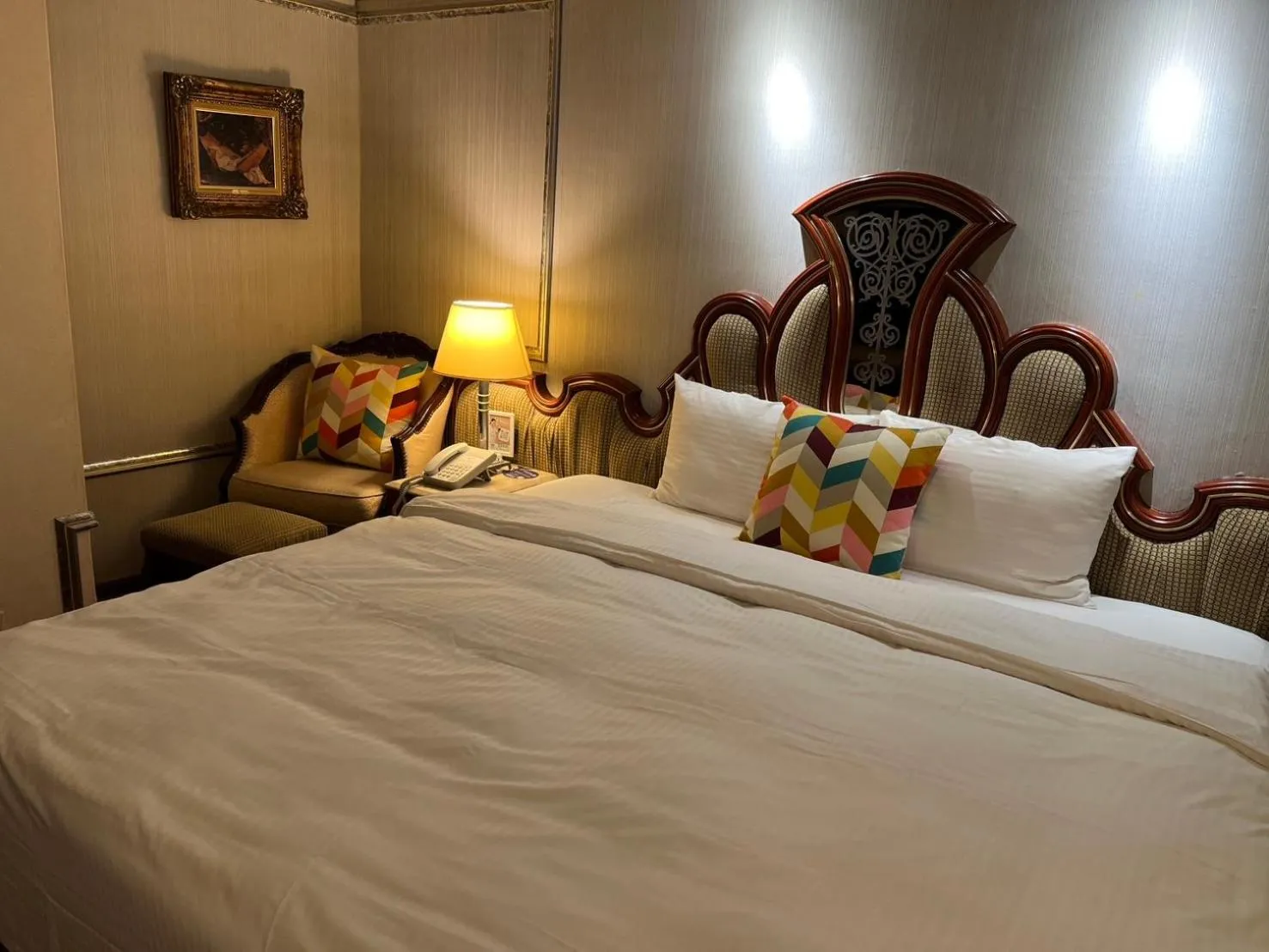 Bedroom, Bed in Happiness Hotel